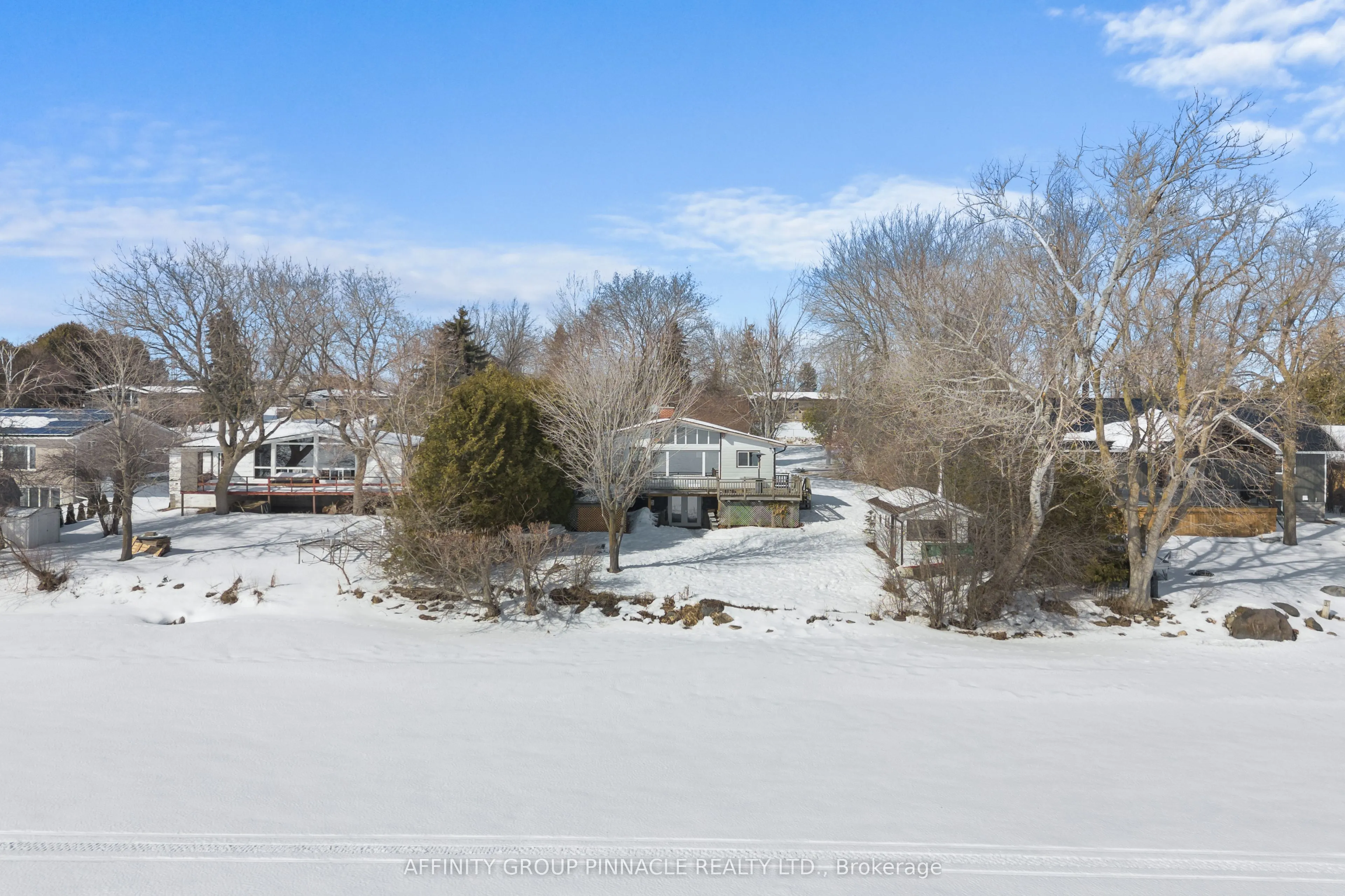 18 Lakeview Boulevard
