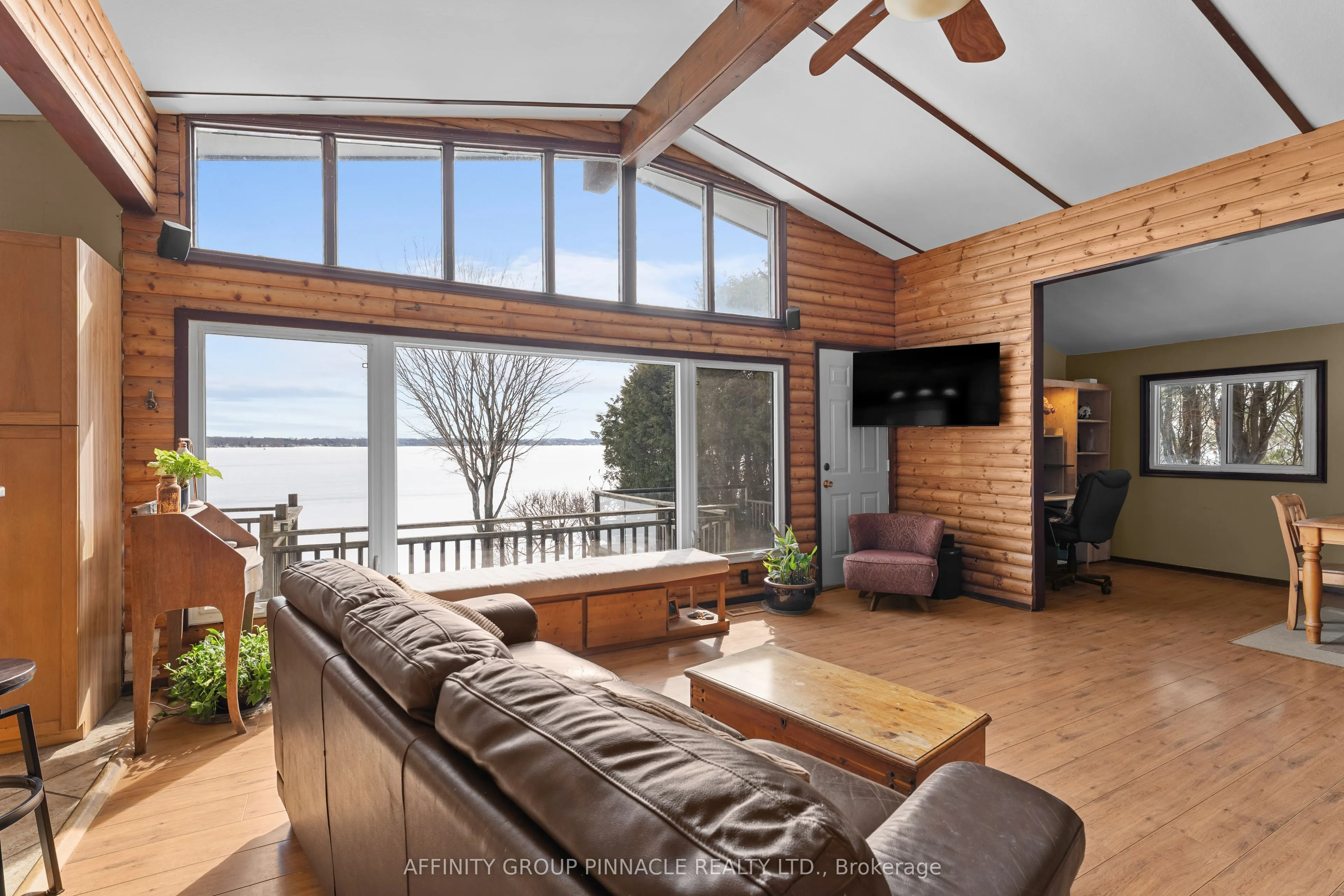18 Lakeview Boulevard