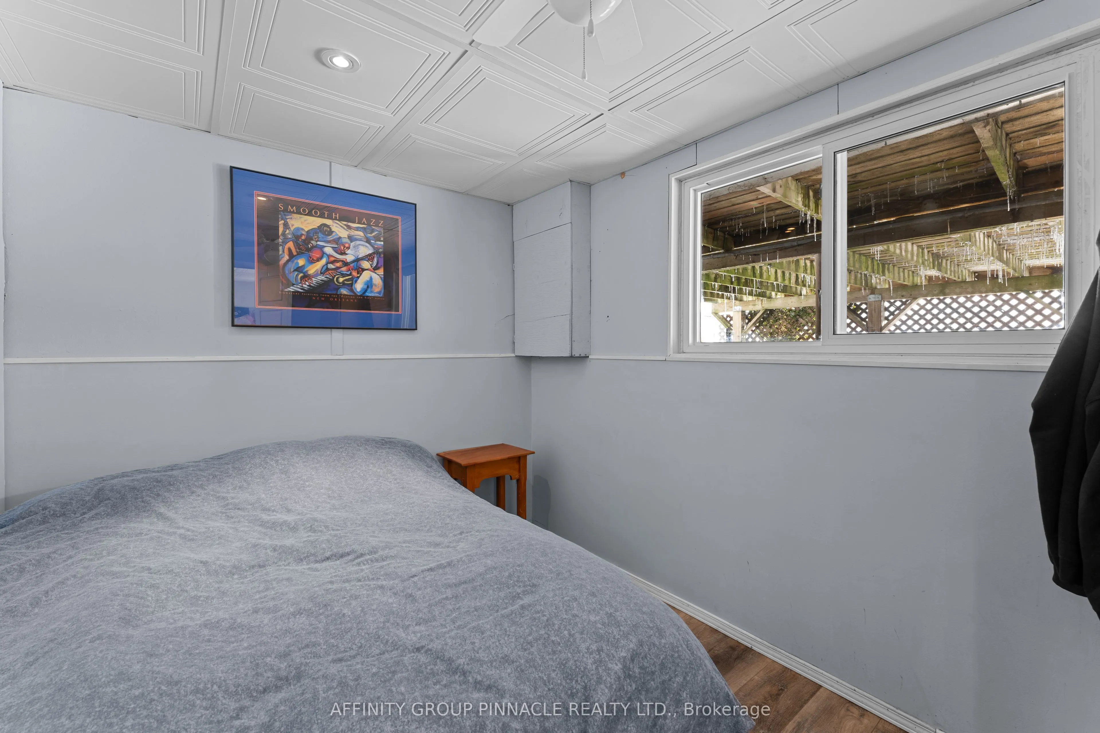 18 Lakeview Boulevard