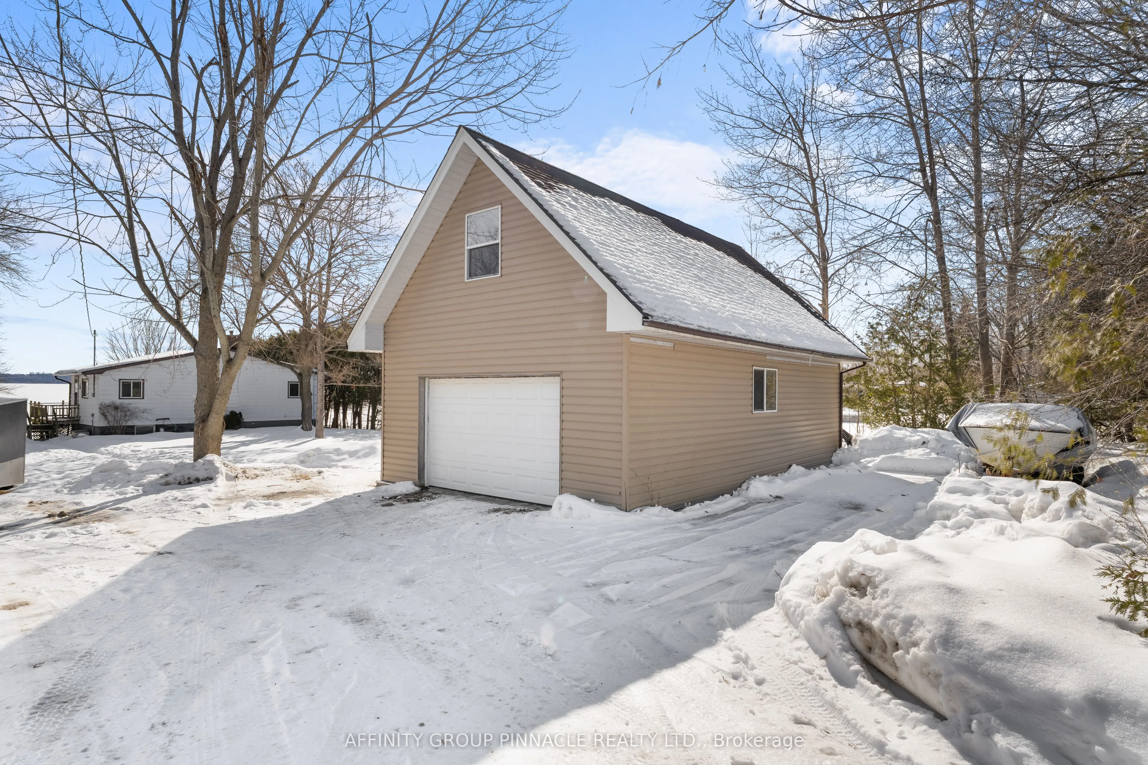 18 Lakeview Boulevard