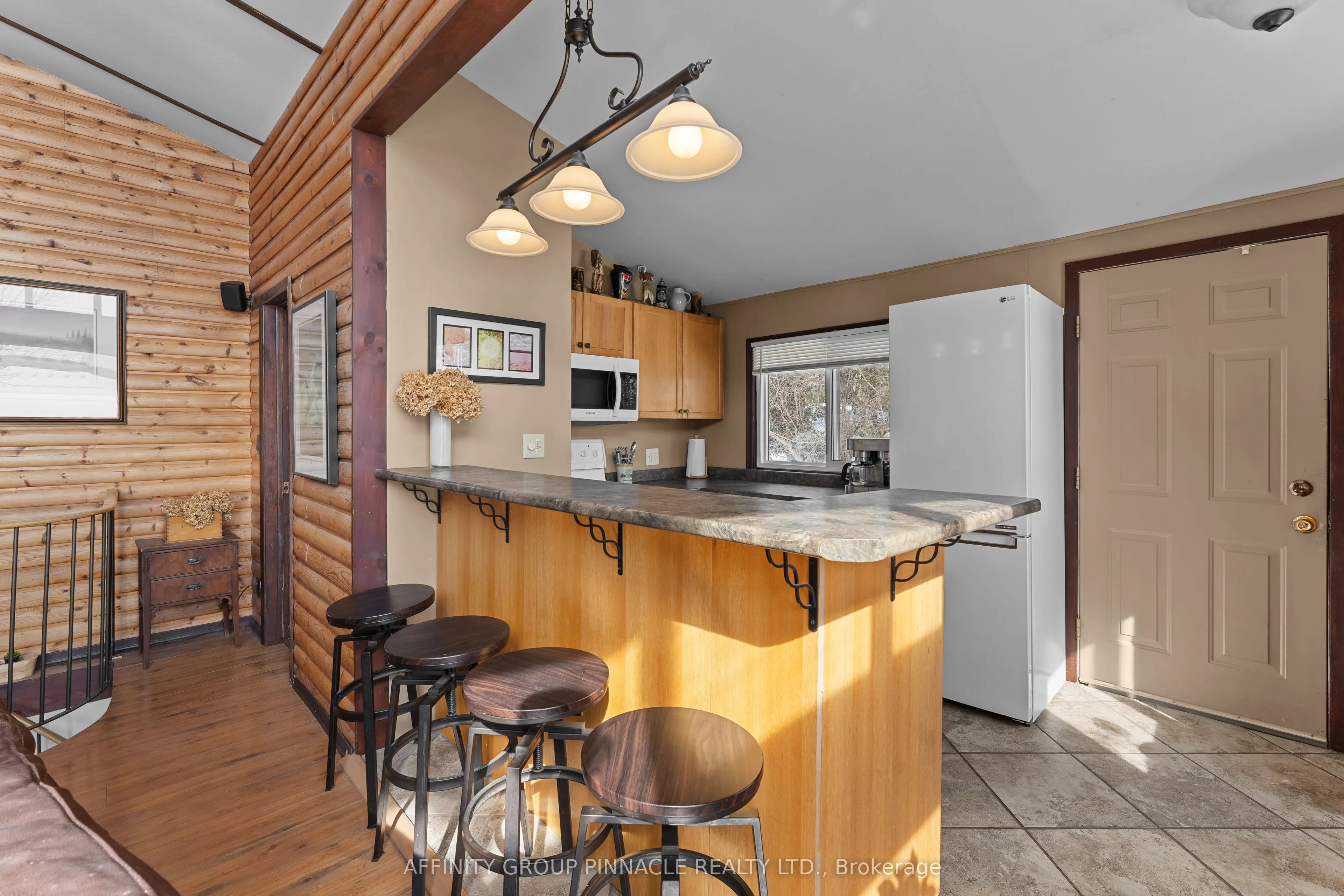 18 Lakeview Boulevard