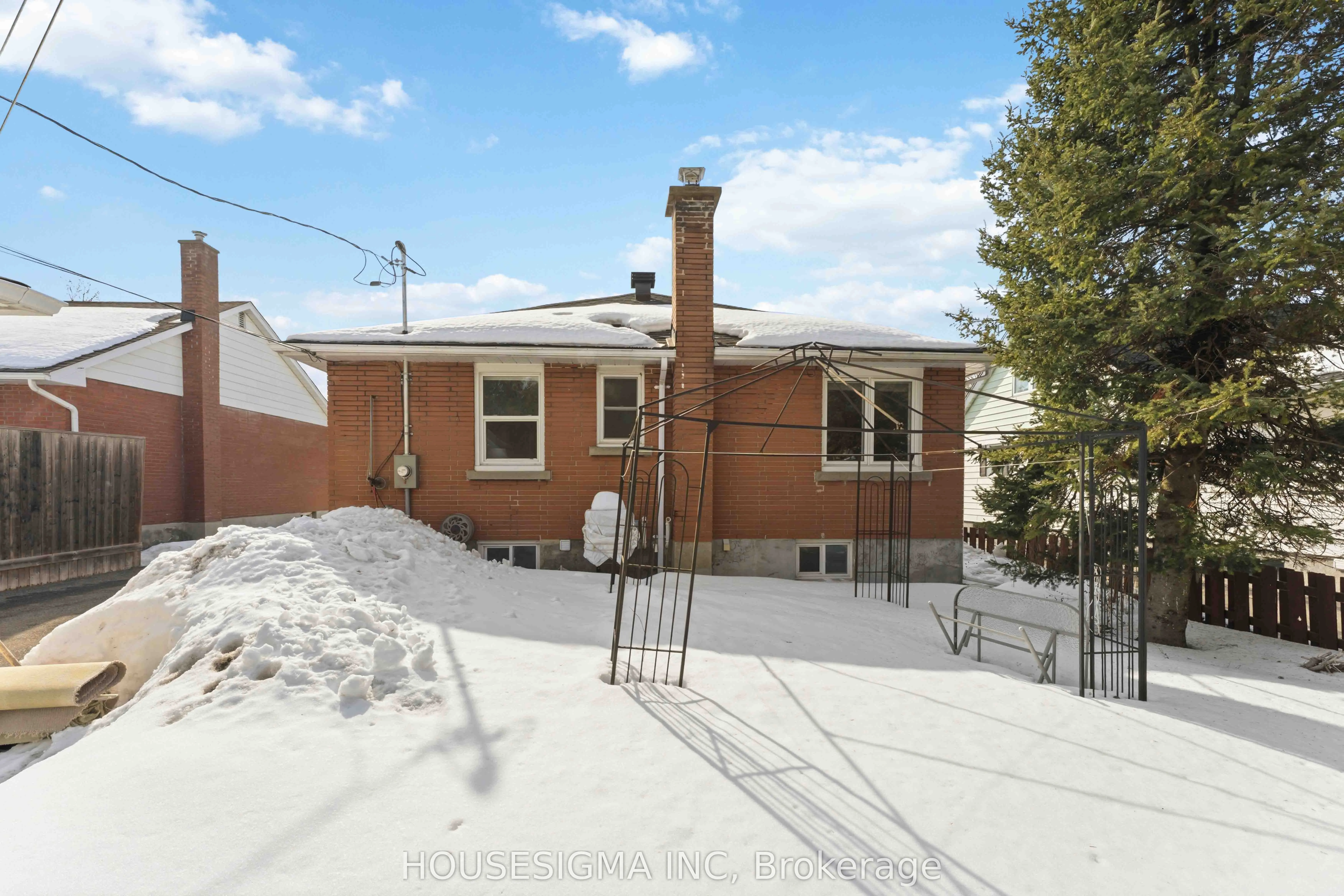 1047 Richard Avenue