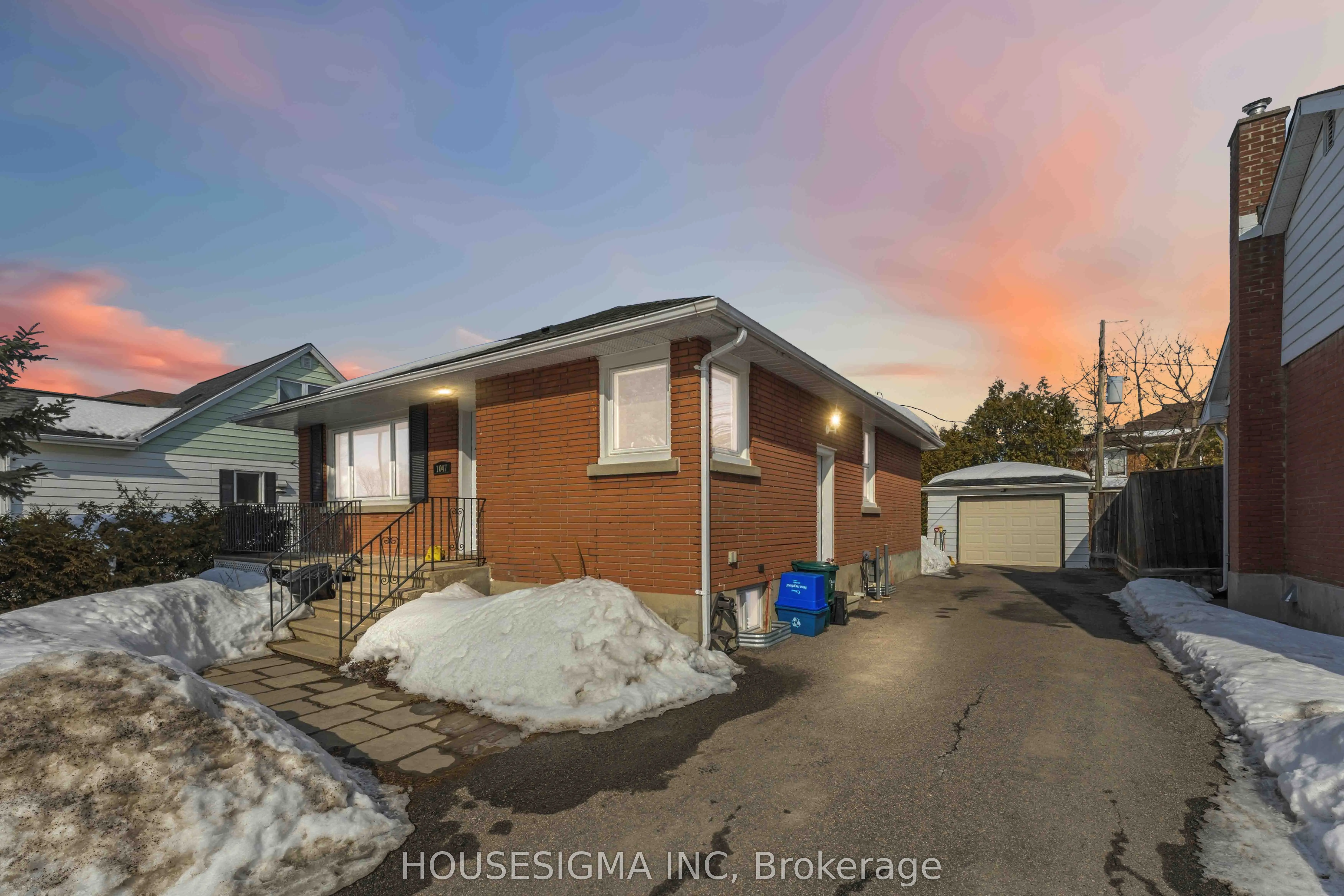 1047 Richard Avenue
