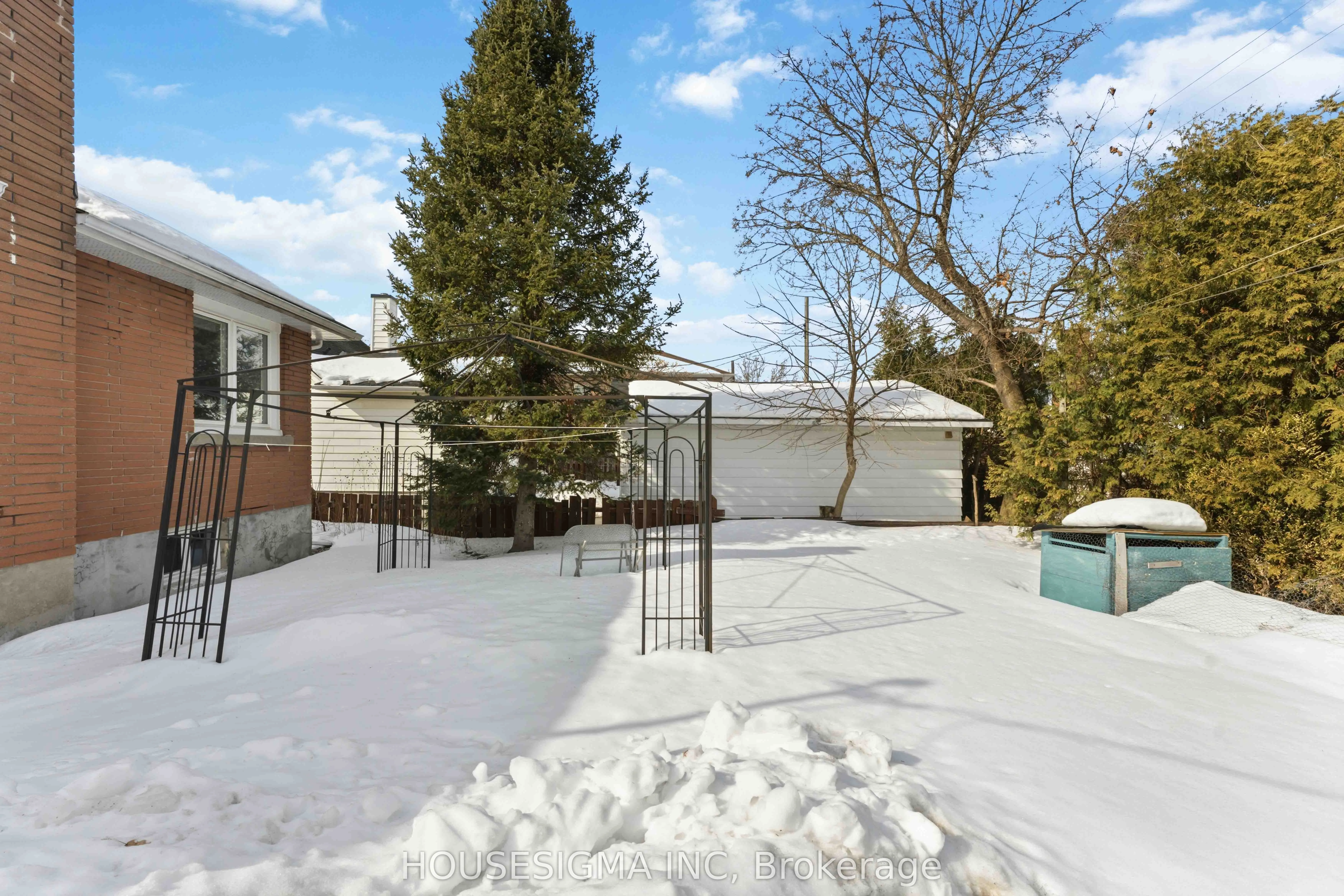 1047 Richard Avenue