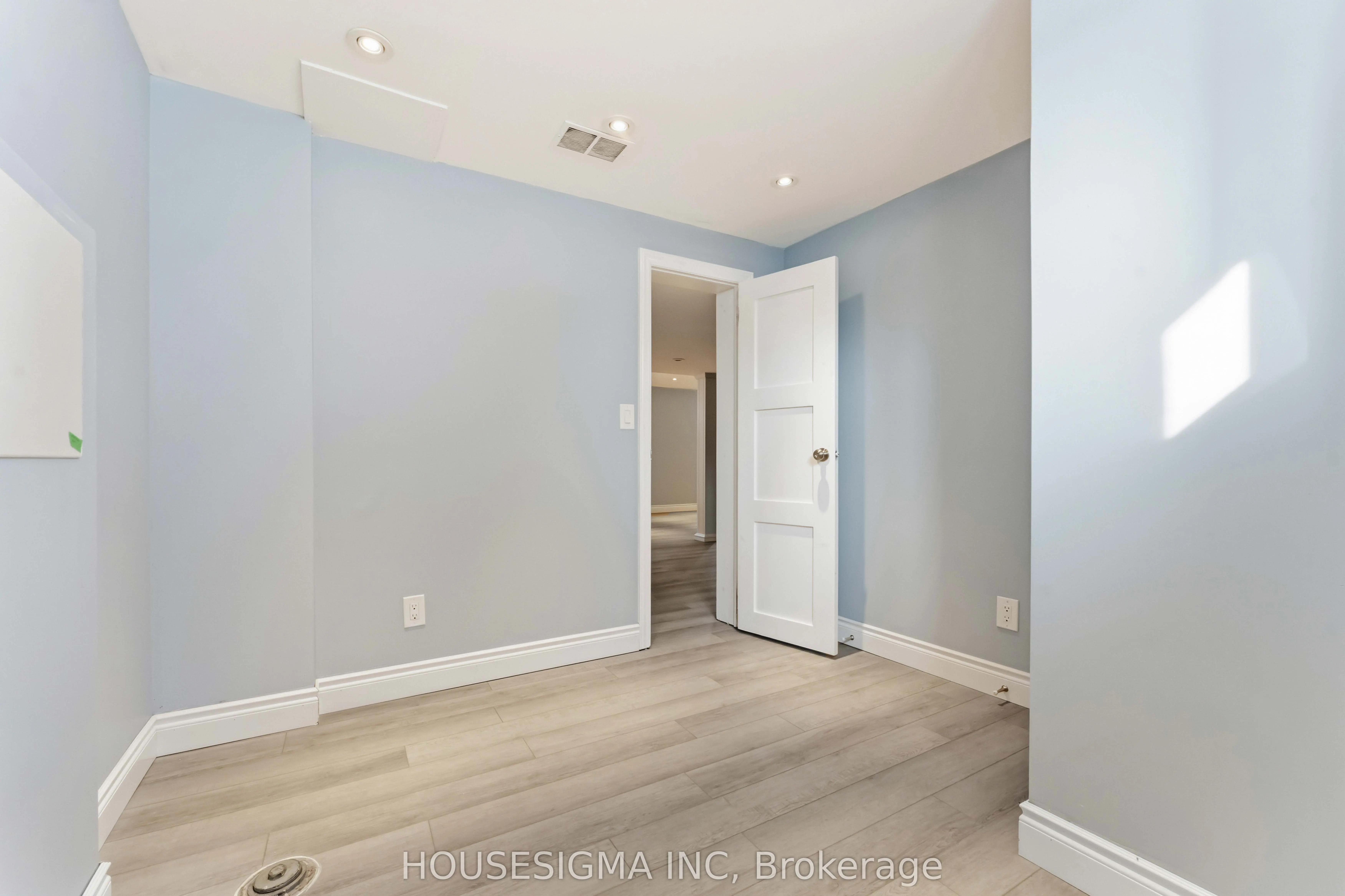 1047 Richard Avenue