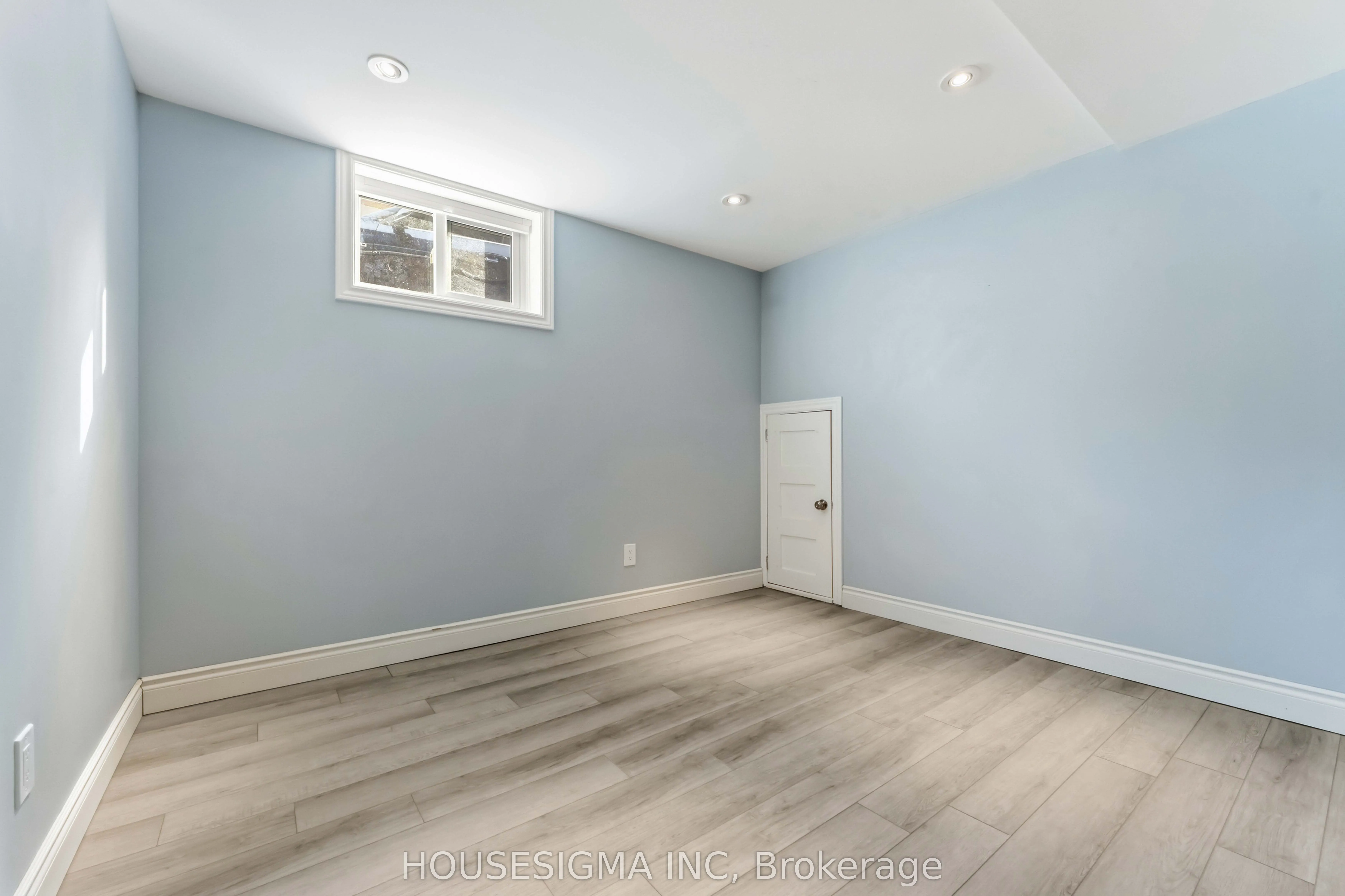 1047 Richard Avenue