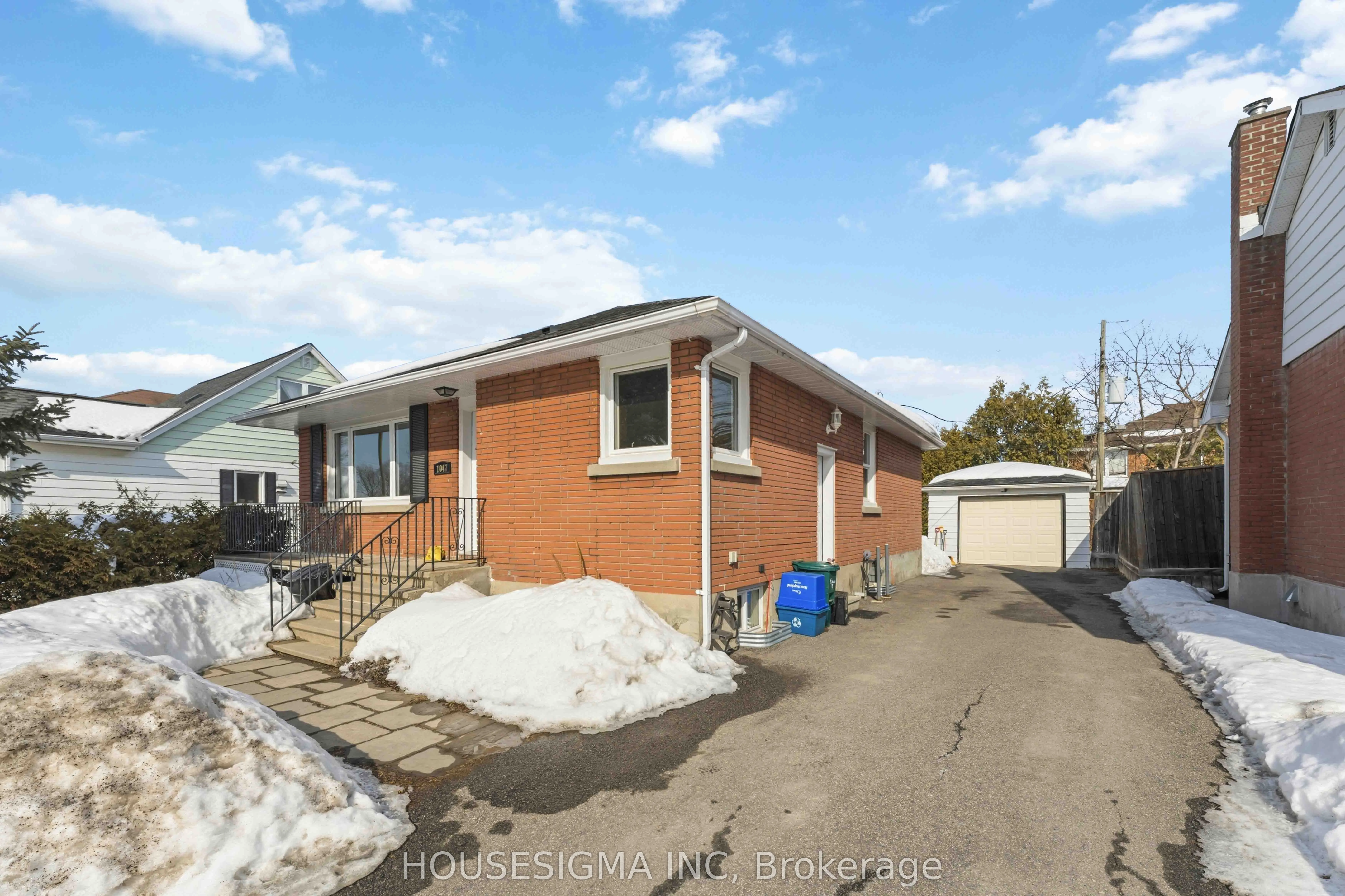 1047 Richard Avenue