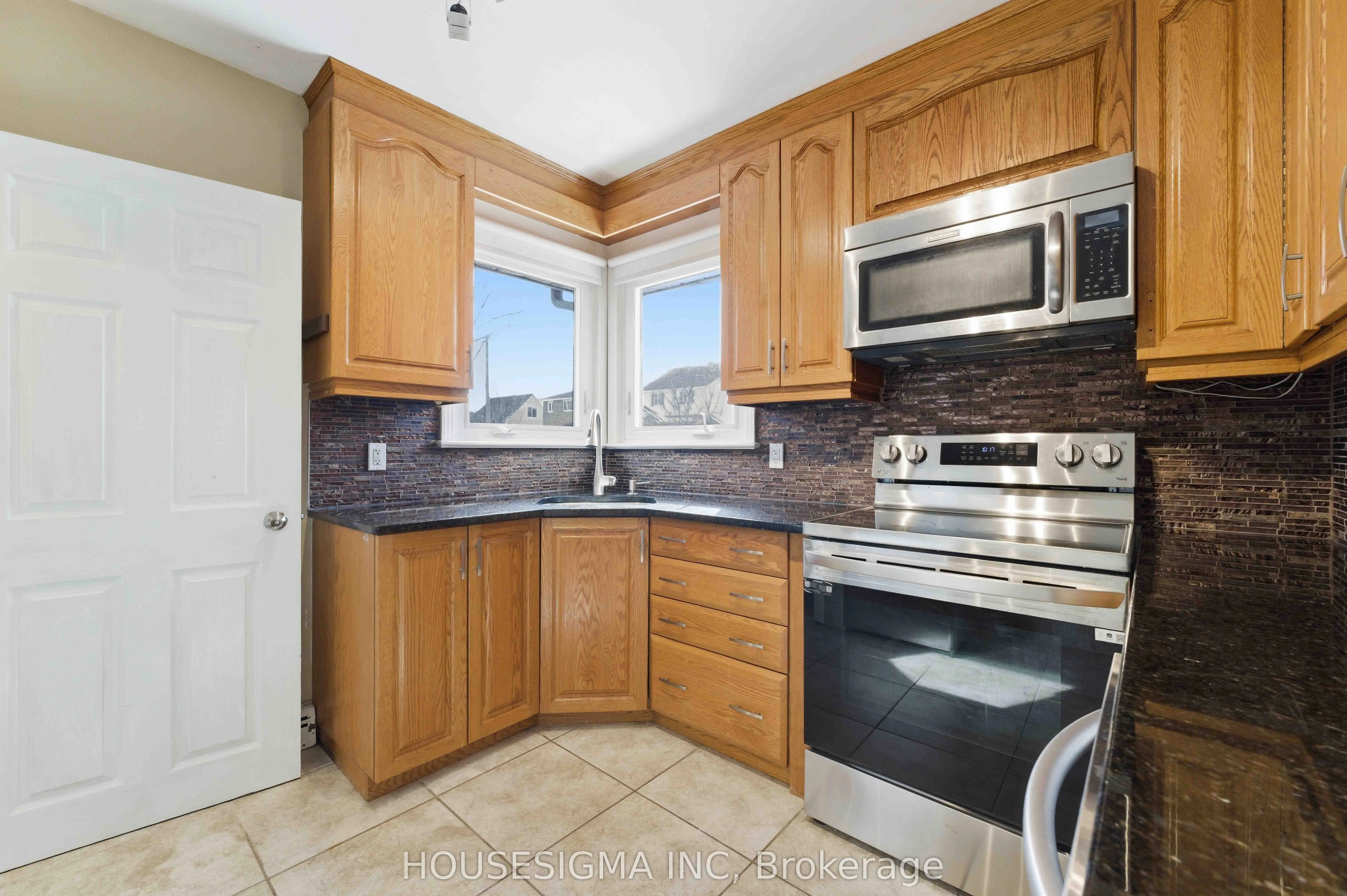 1047 Richard Avenue