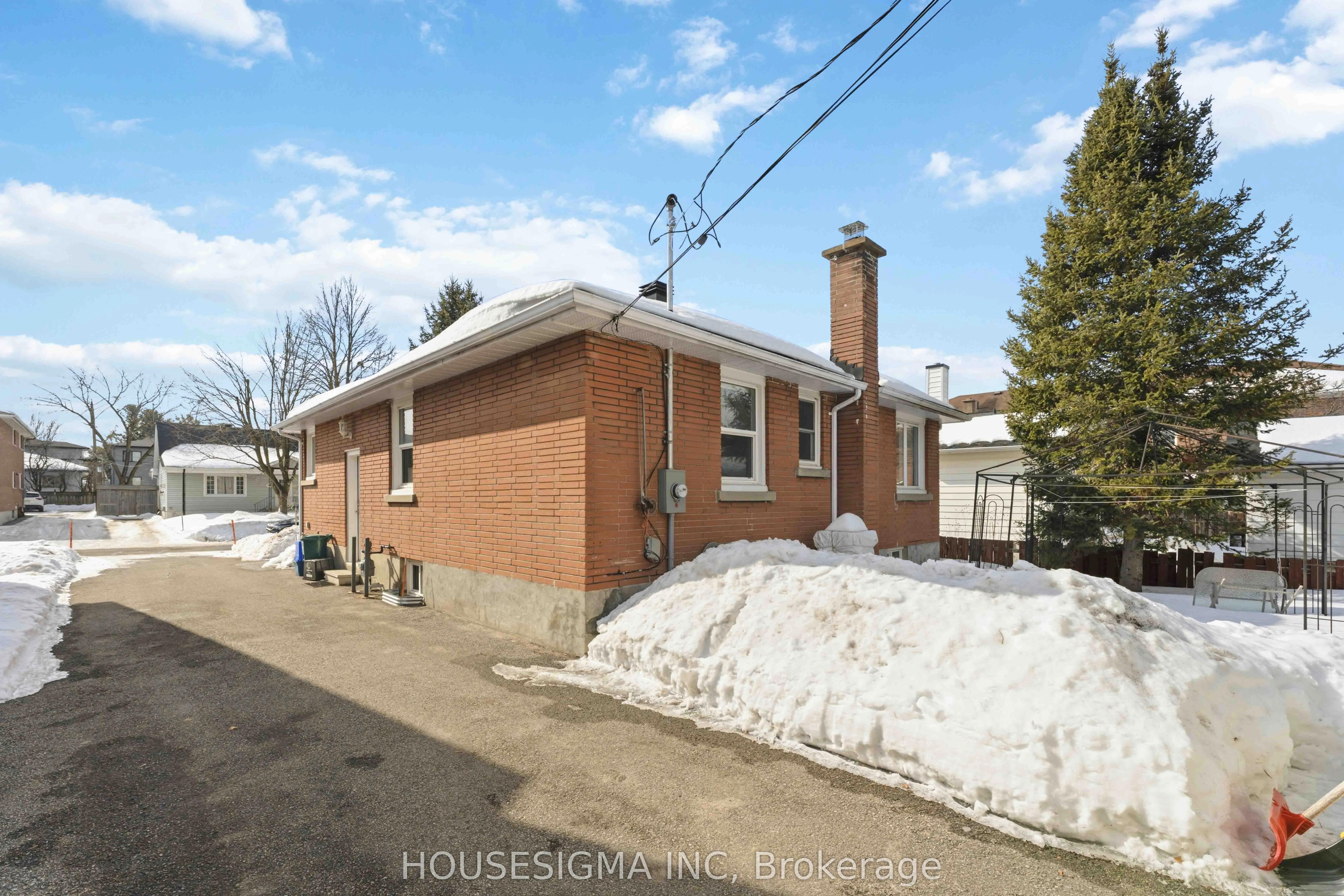 1047 Richard Avenue