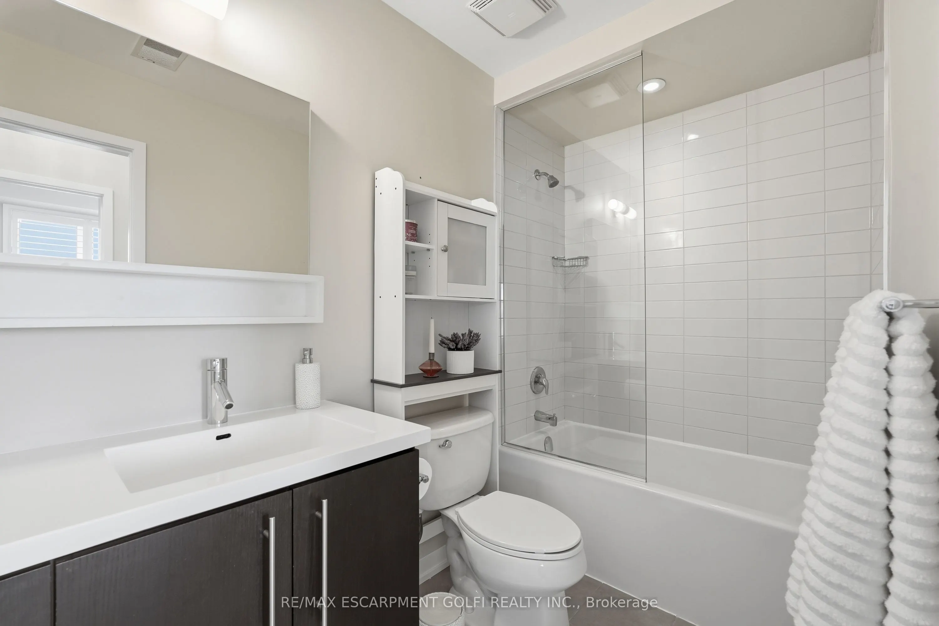 520 North Service Road #411