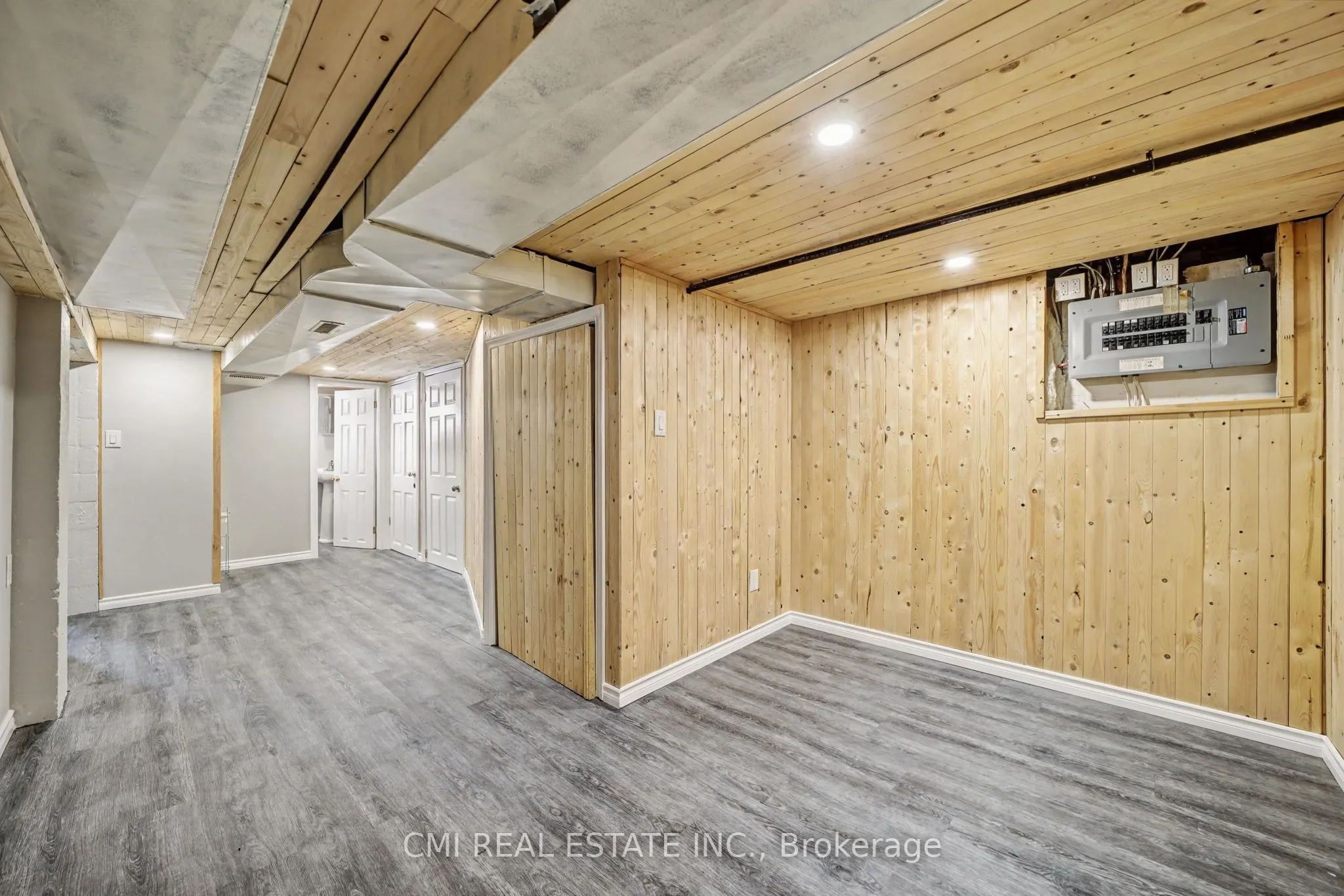 68 Queen Street S