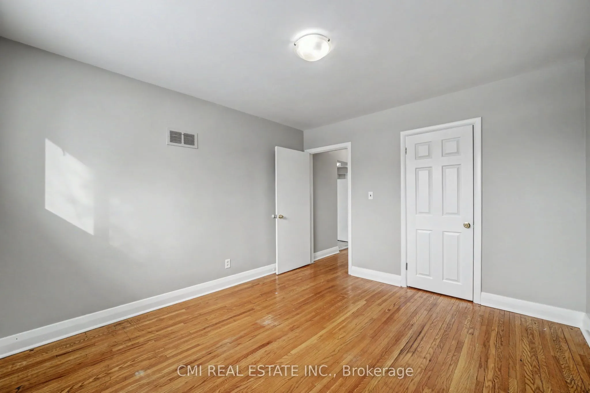 68 Queen Street S