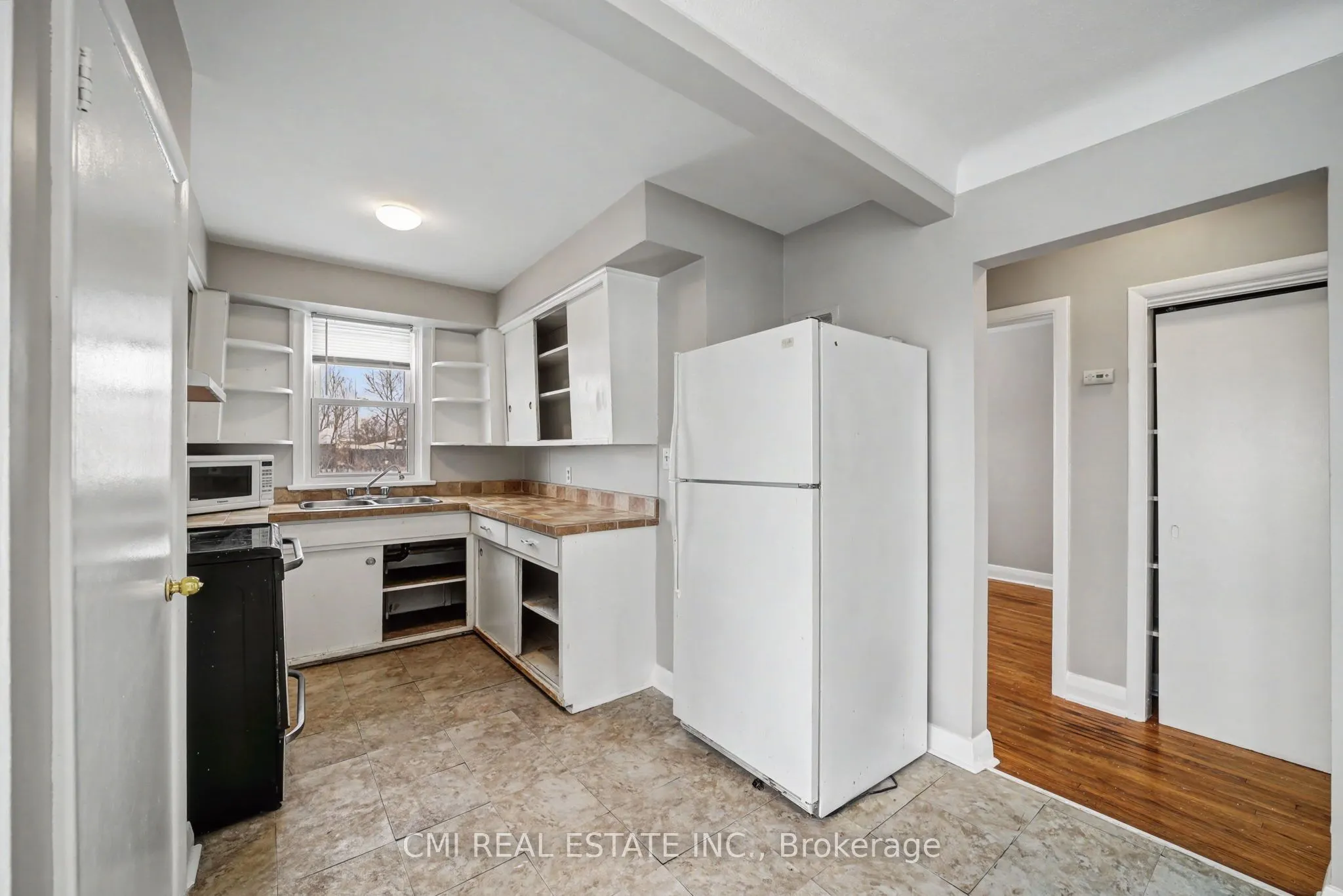 68 Queen Street S