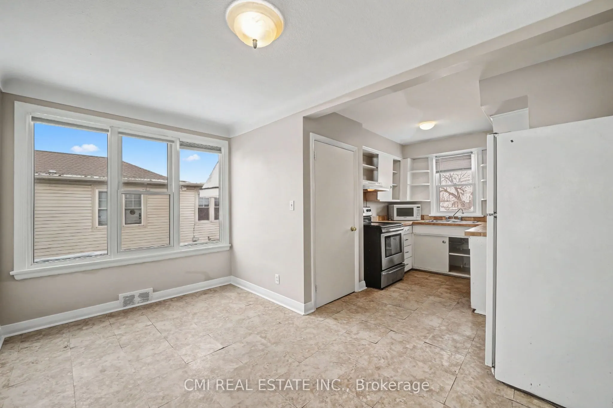 68 Queen Street S