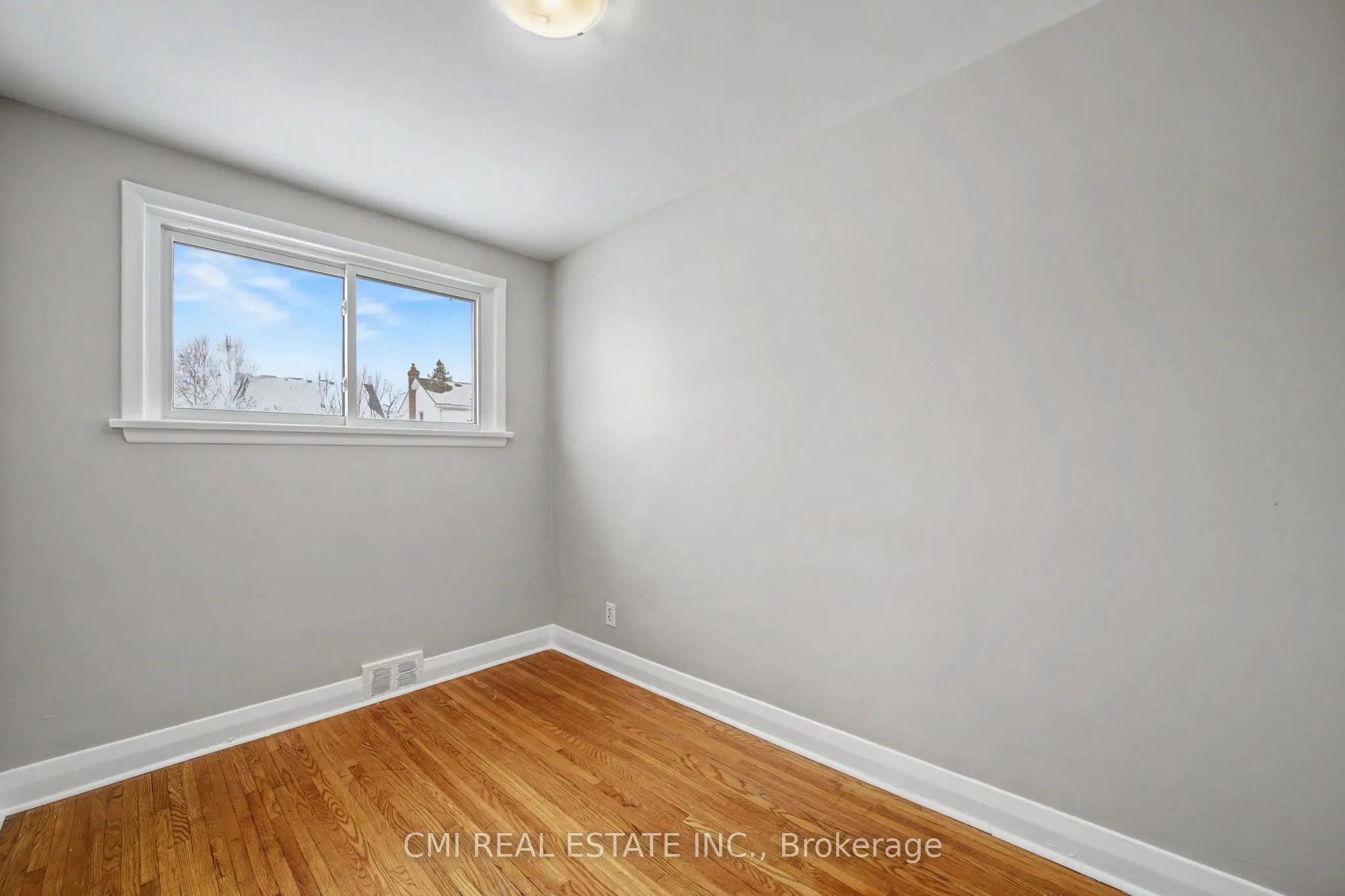 68 Queen Street S