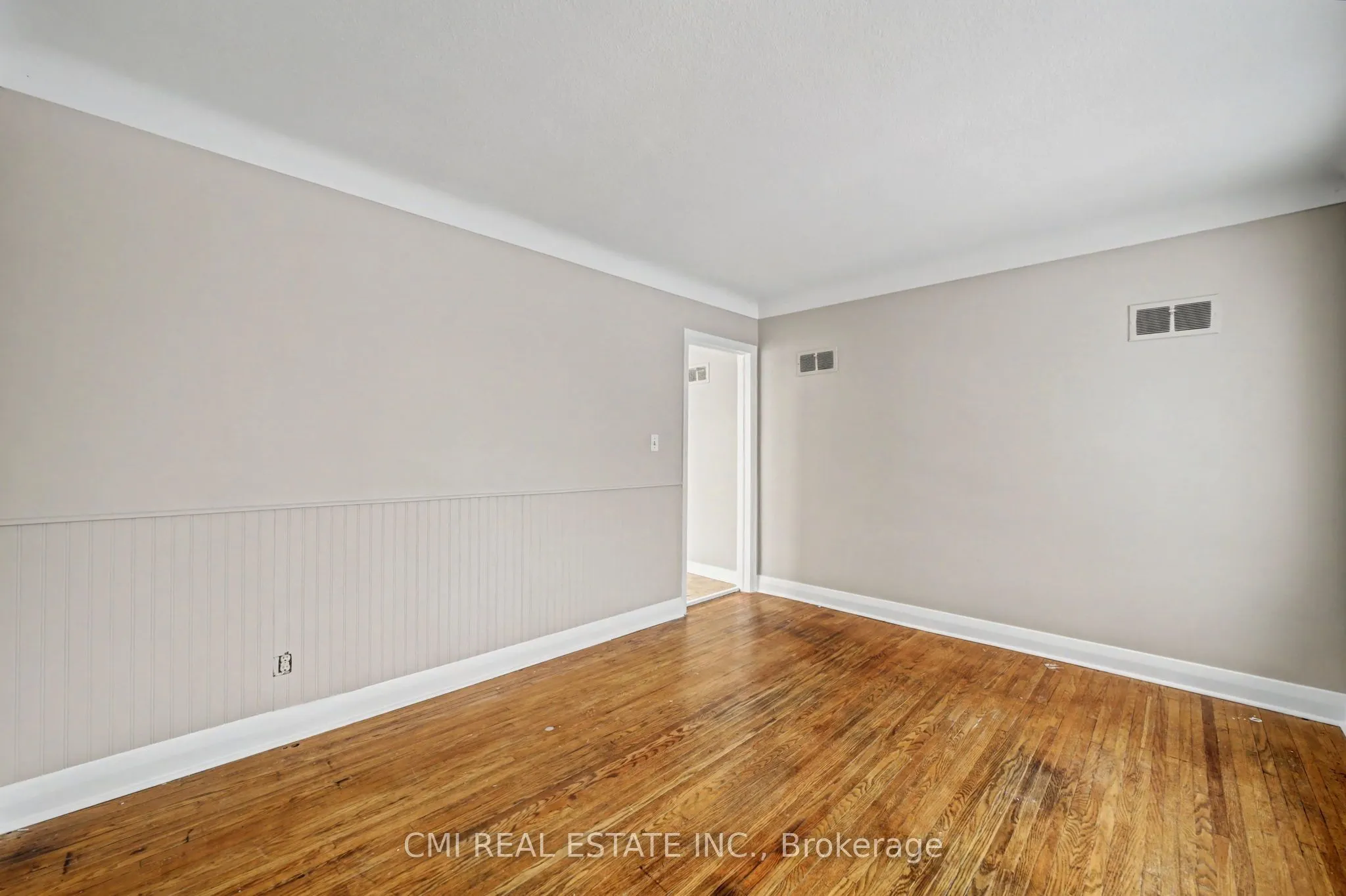 68 Queen Street S