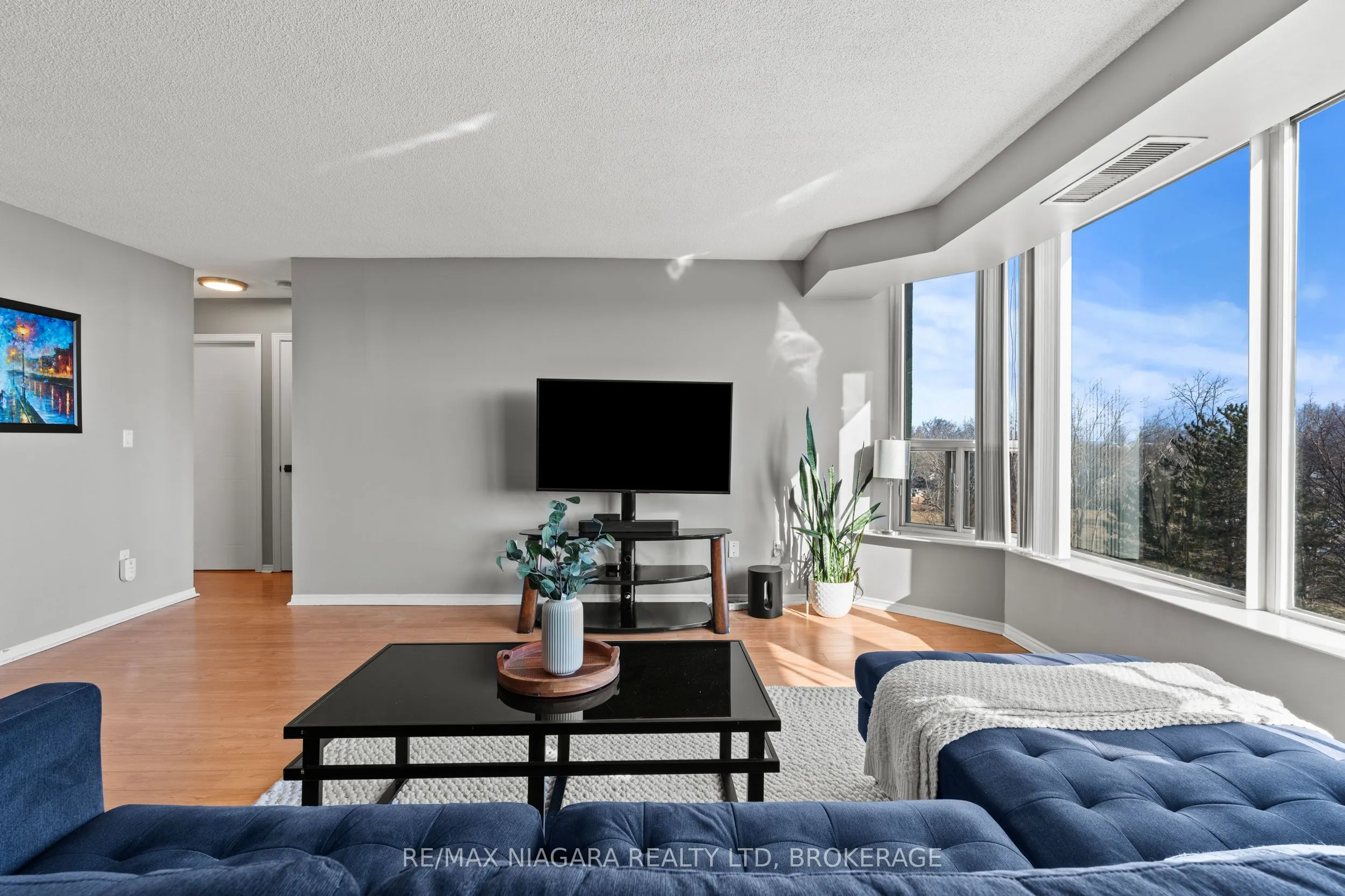 81 Scott Street #601