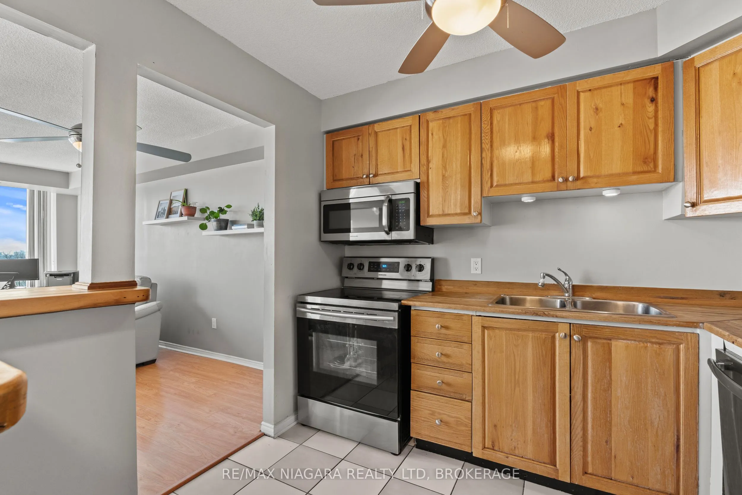 81 Scott Street #601