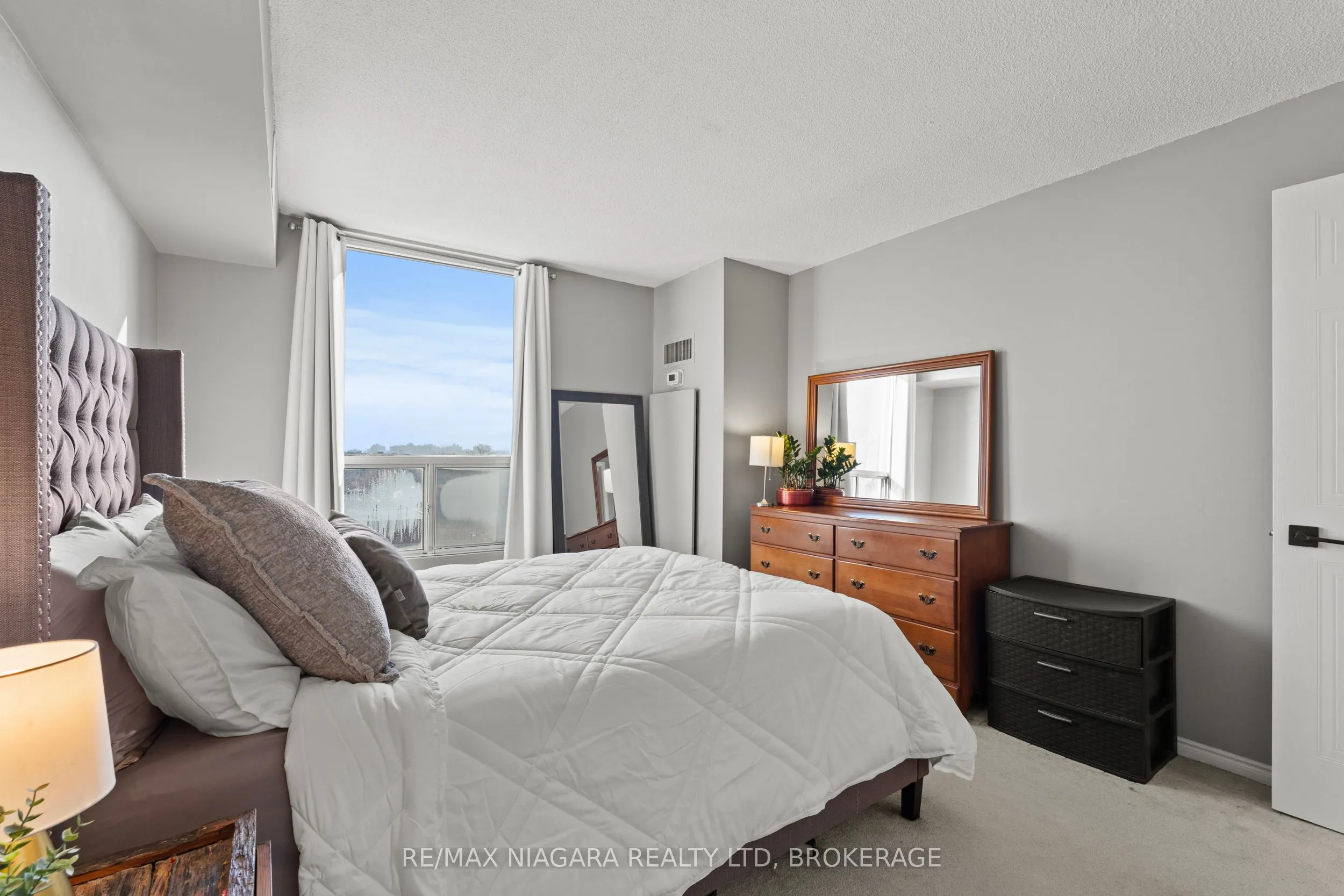81 Scott Street #601
