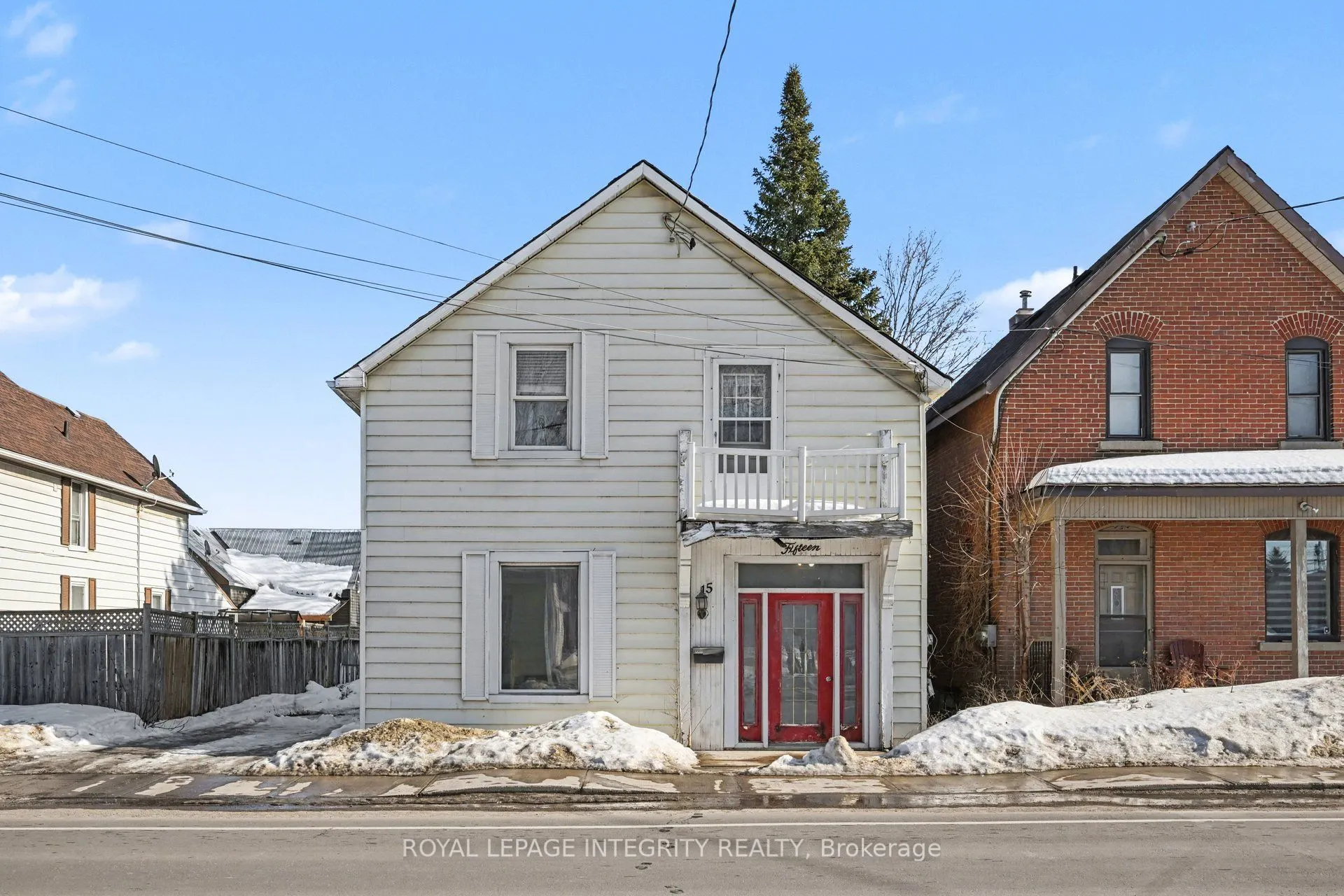 15 Daniel Street N