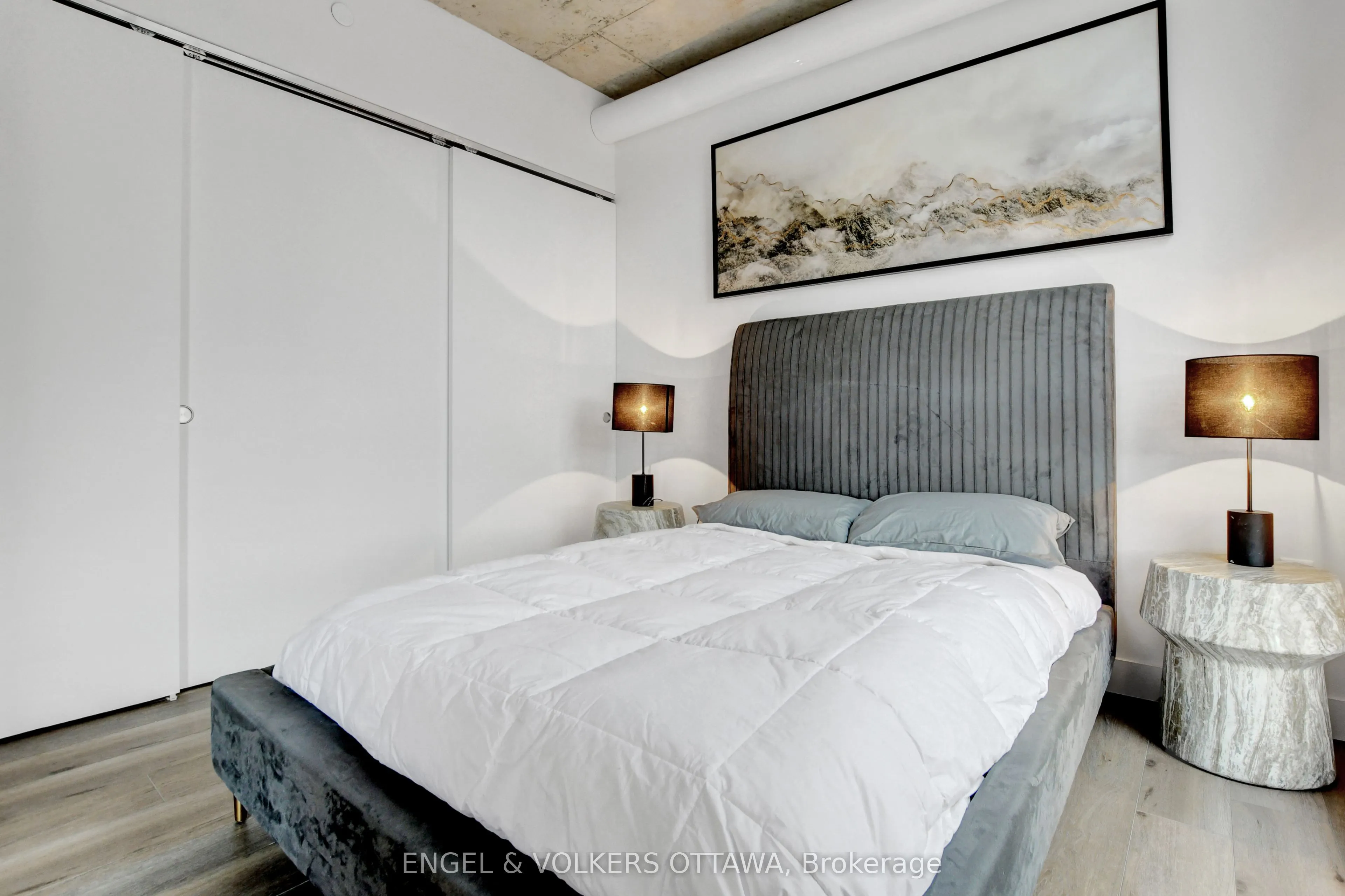 10 James Street #405