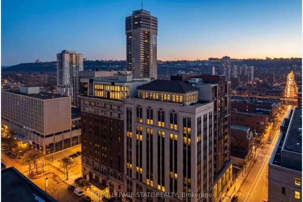 112 King Street E