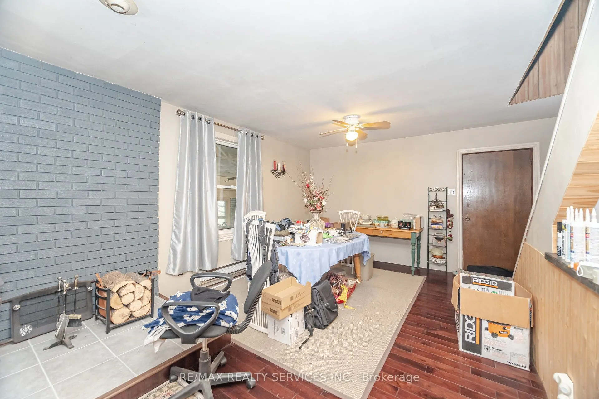 764059 240 Side Road