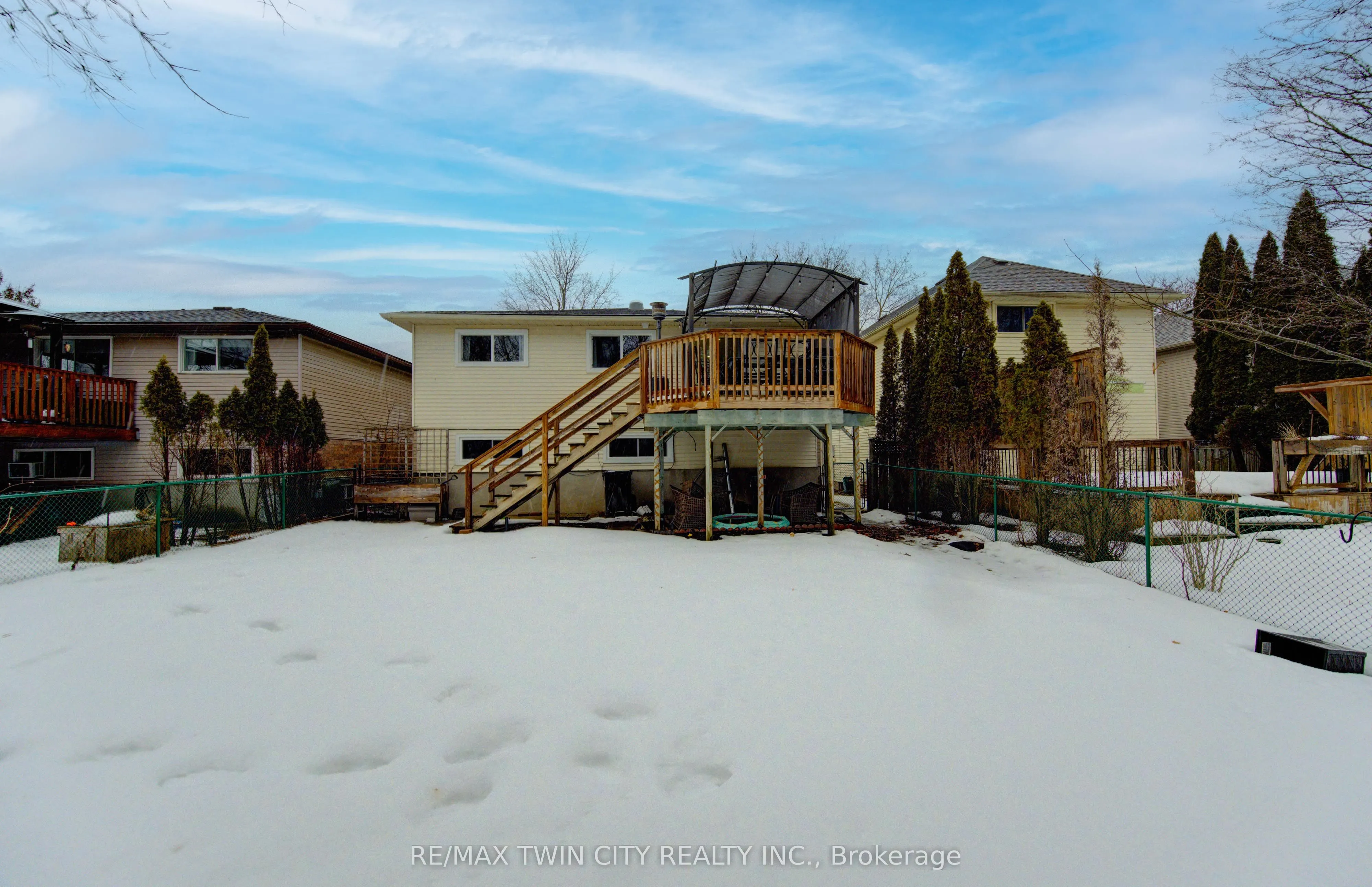414 WOODS Lane