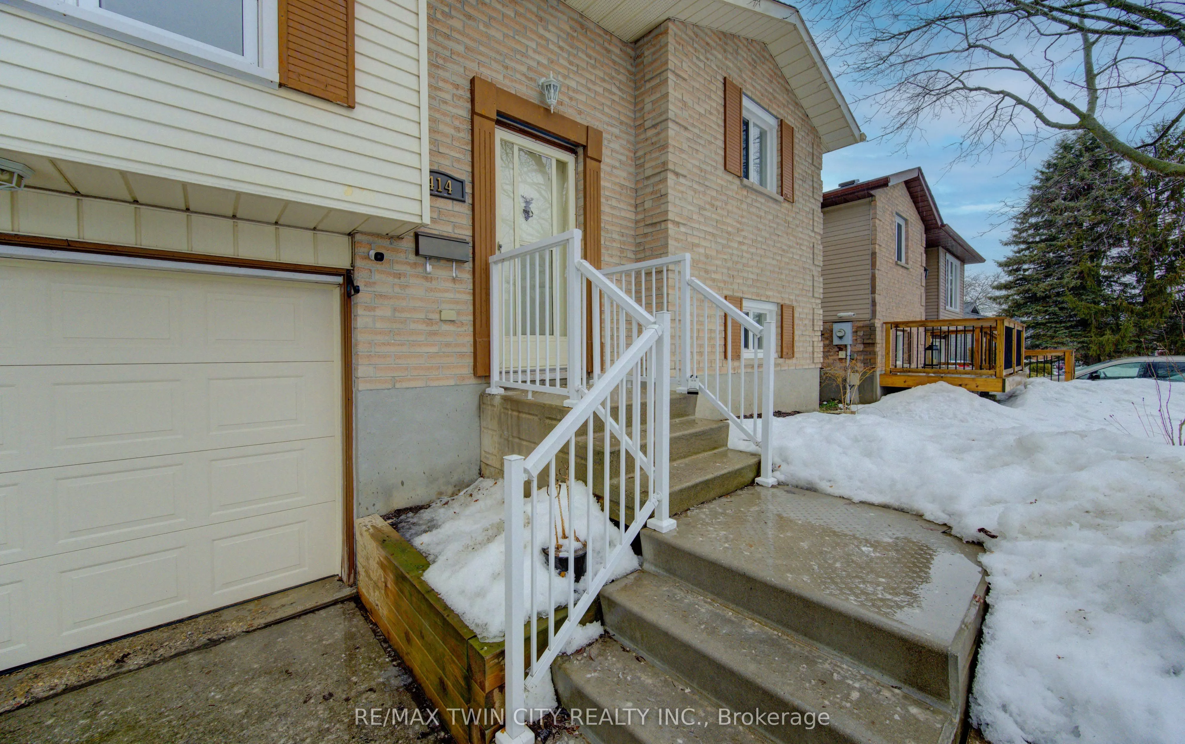 414 WOODS Lane