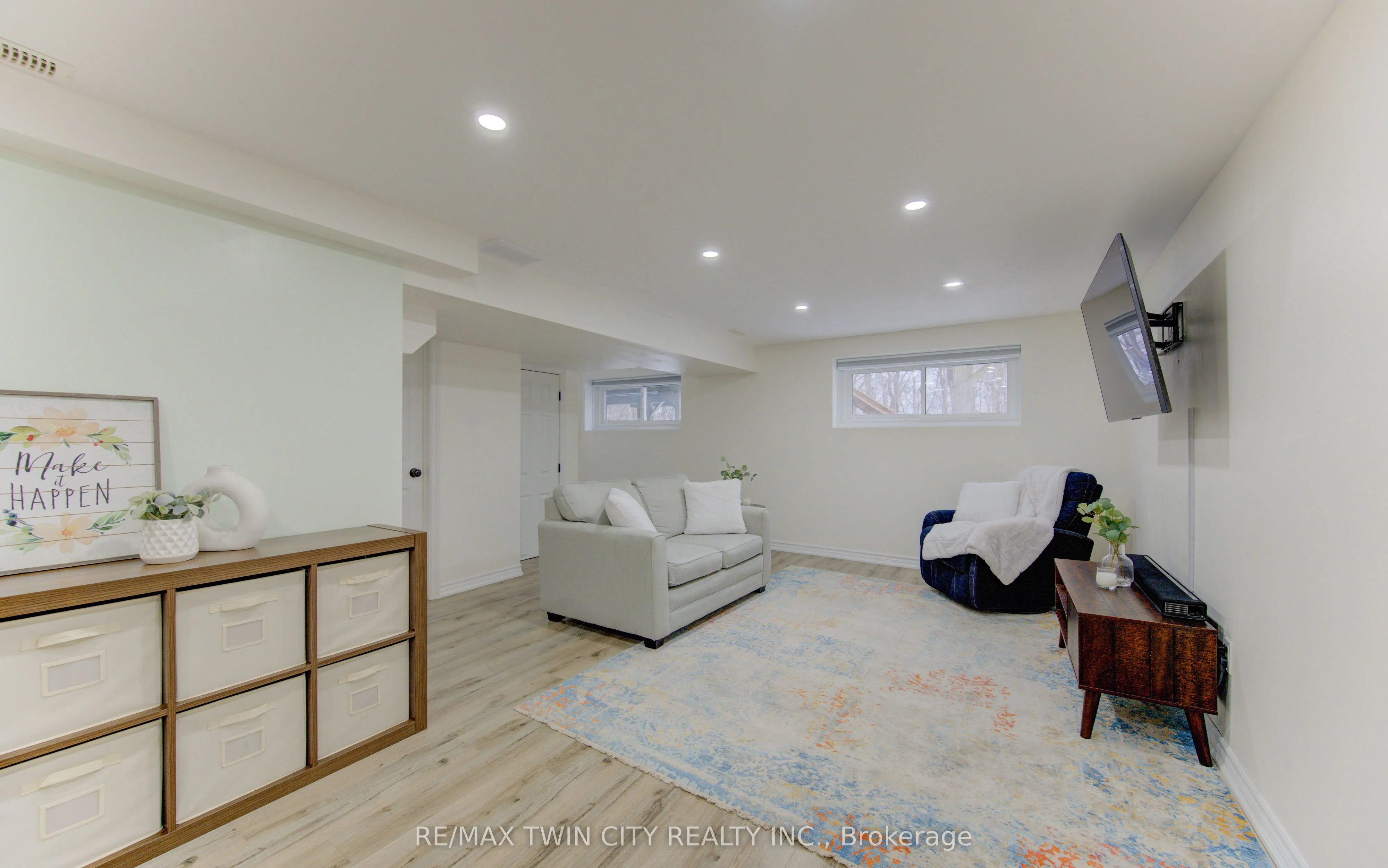 414 WOODS Lane