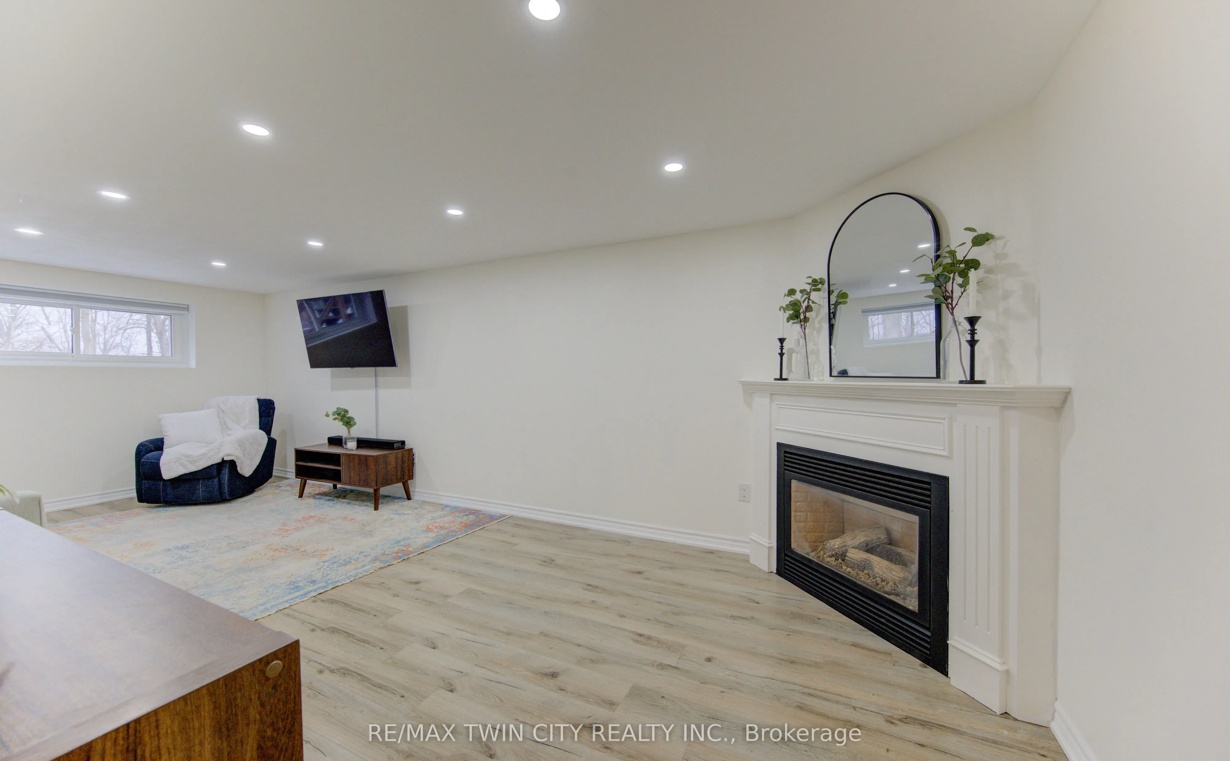 414 WOODS Lane