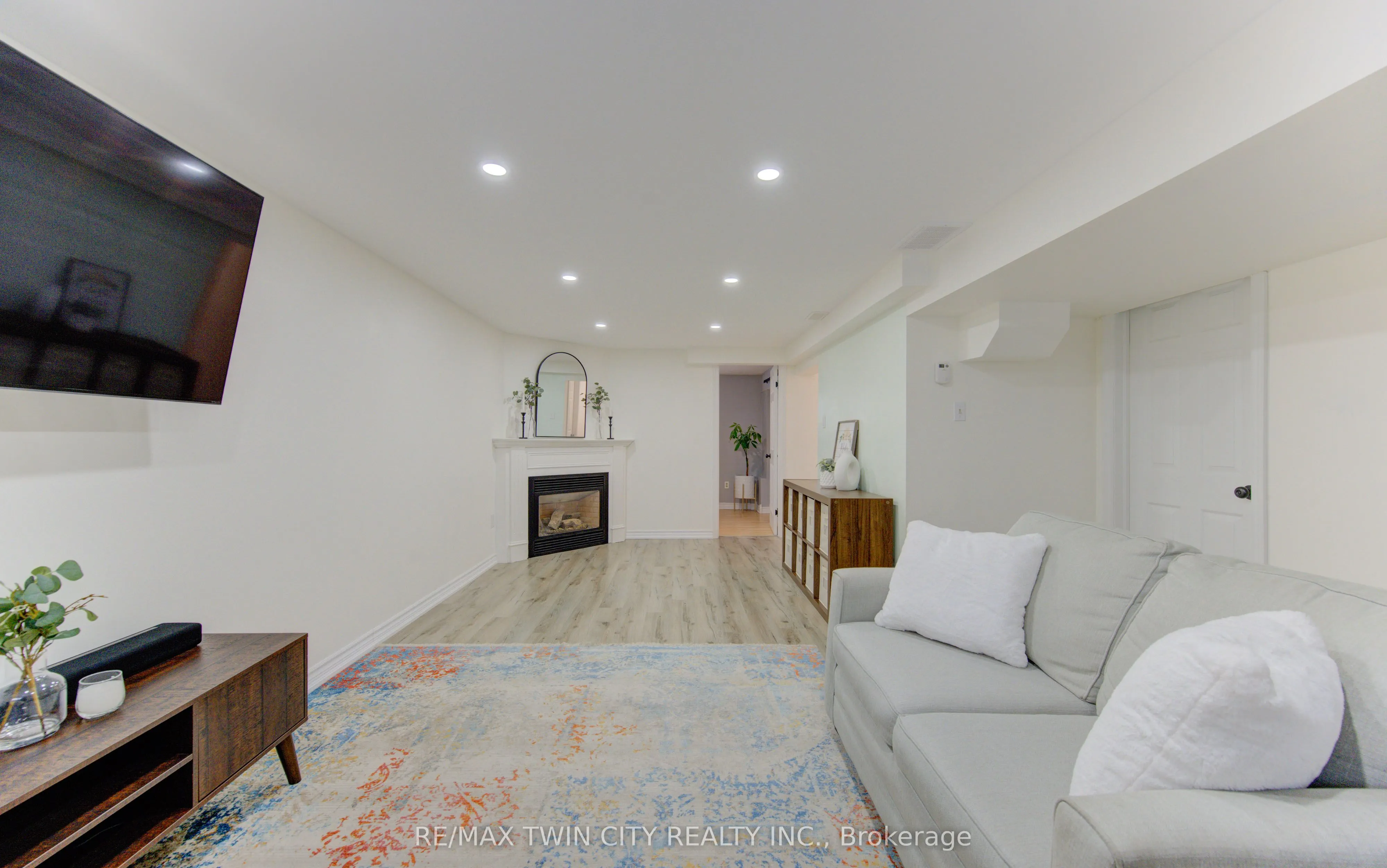 414 WOODS Lane