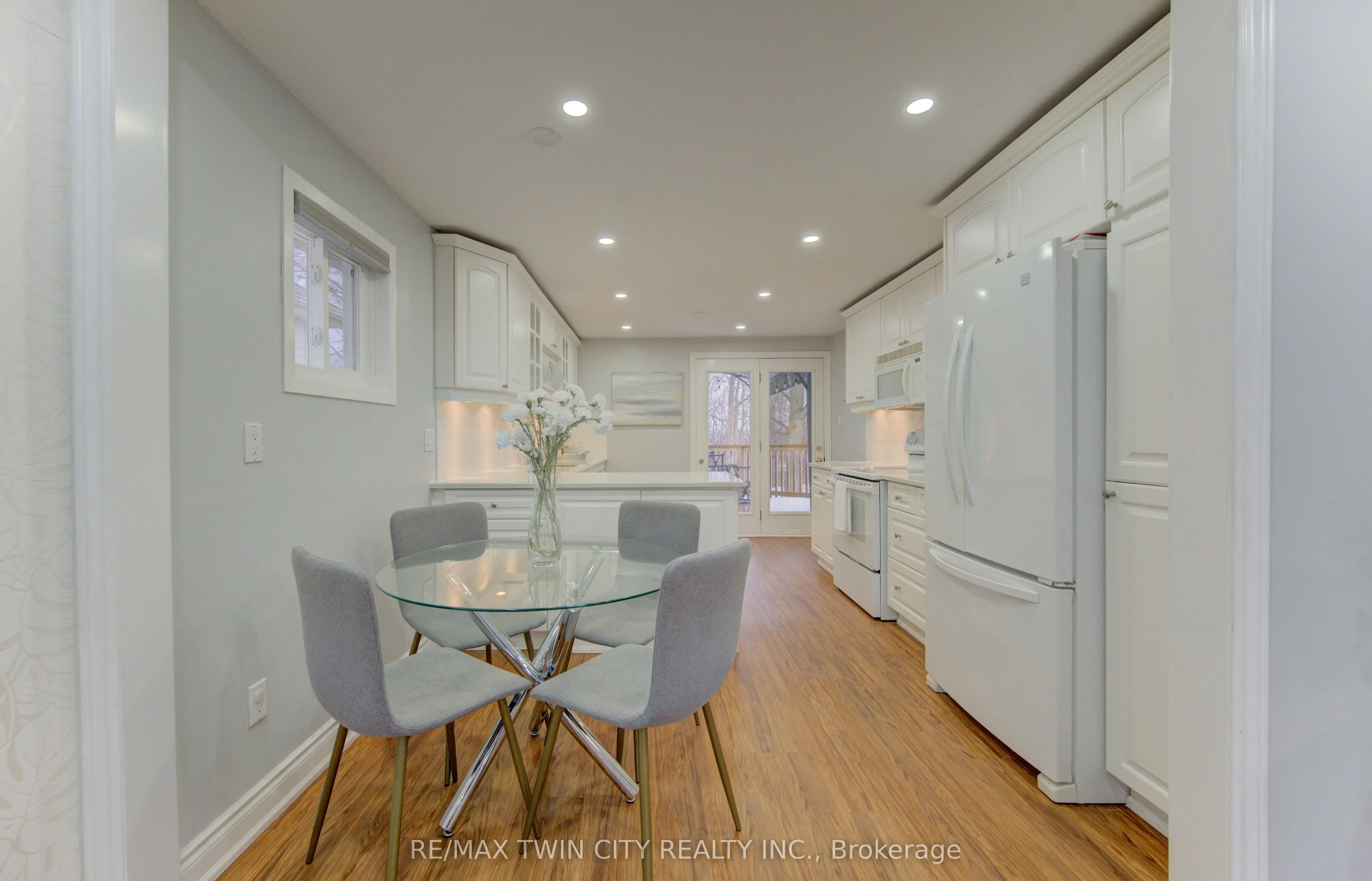 414 WOODS Lane