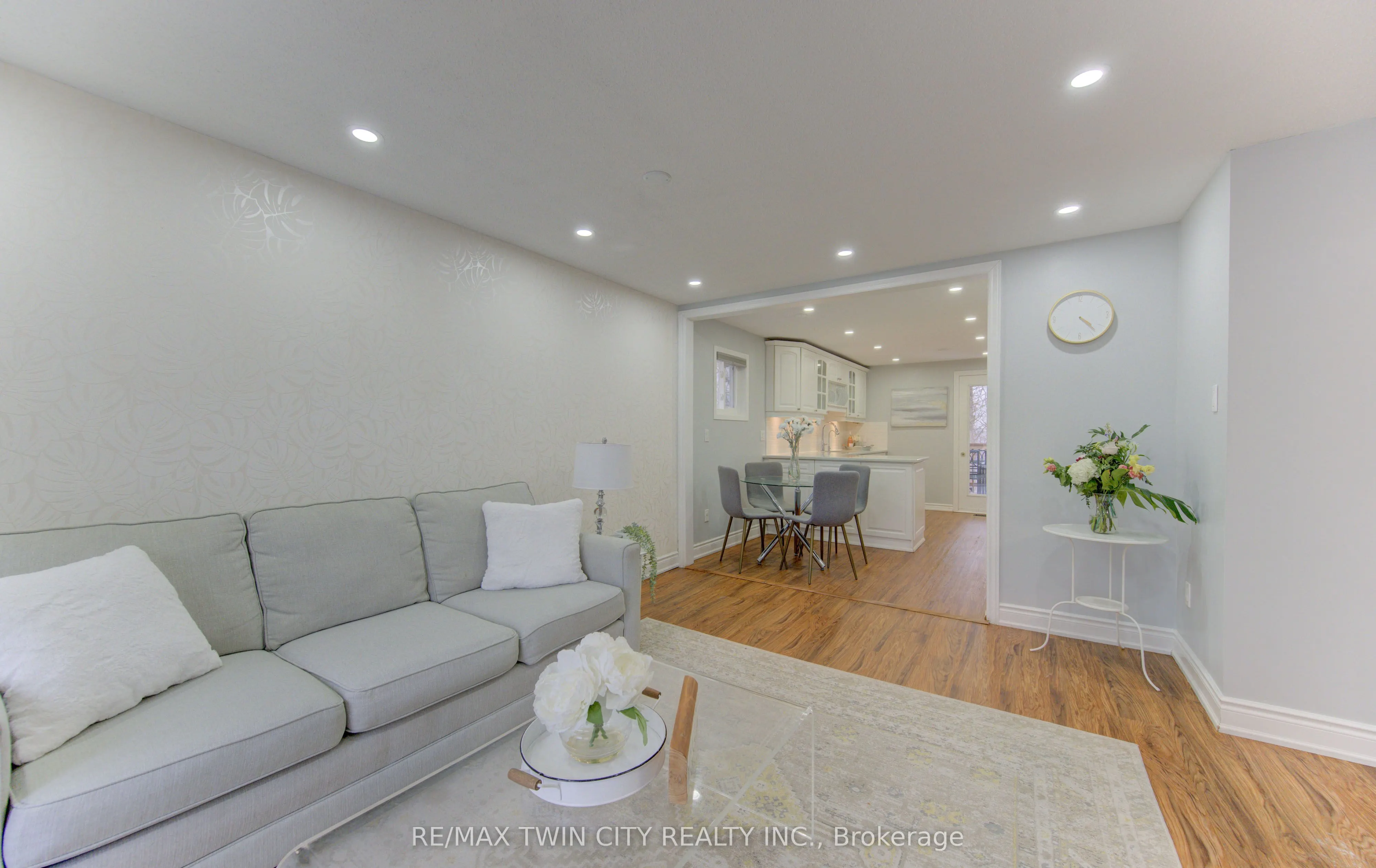 414 WOODS Lane