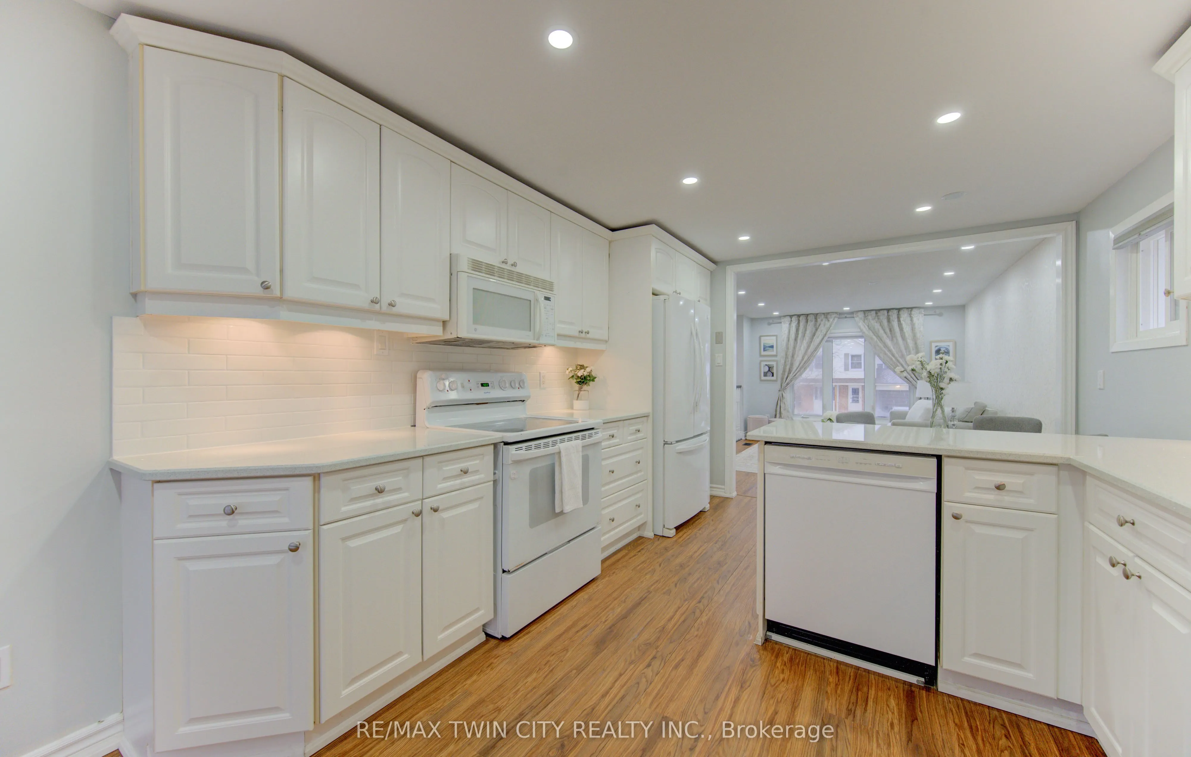 414 WOODS Lane