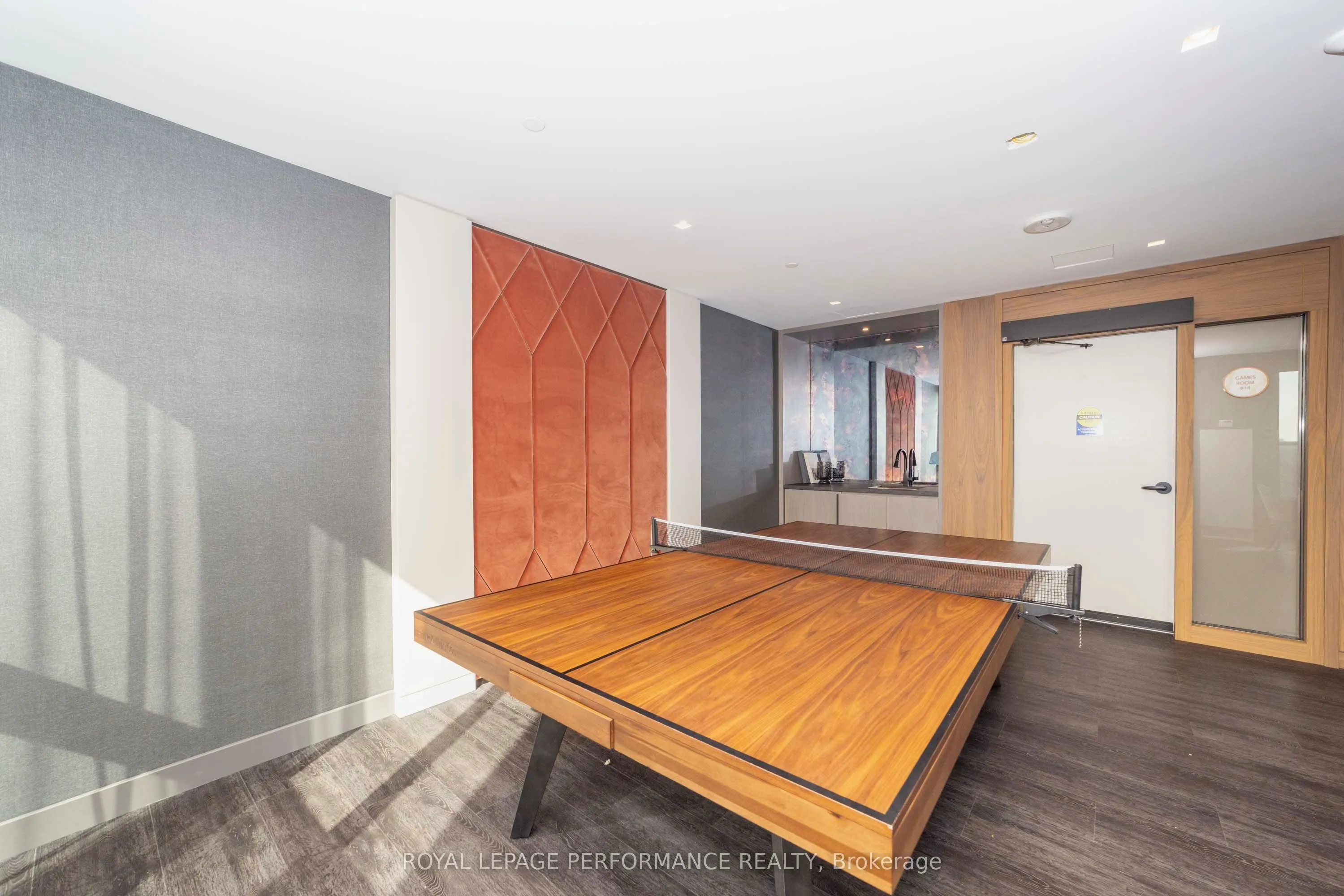 560 Rideau Street #517