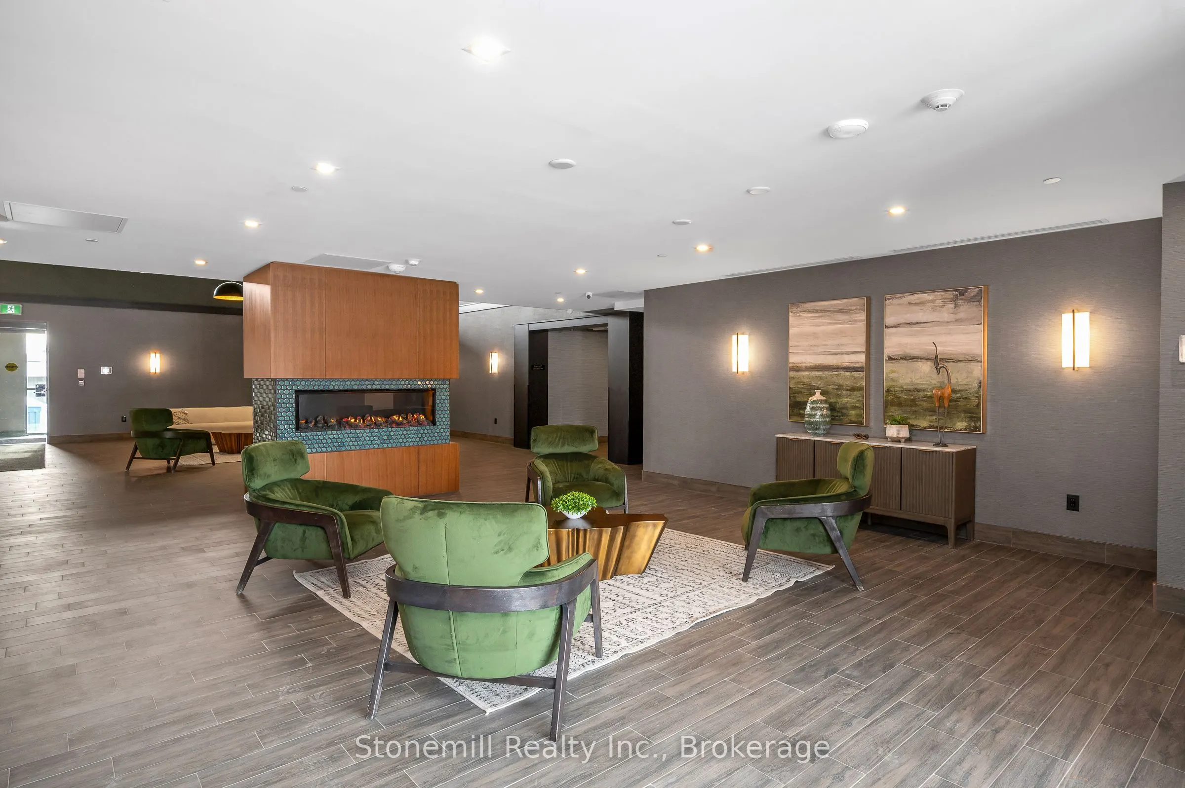 450 Dundas Street E #701