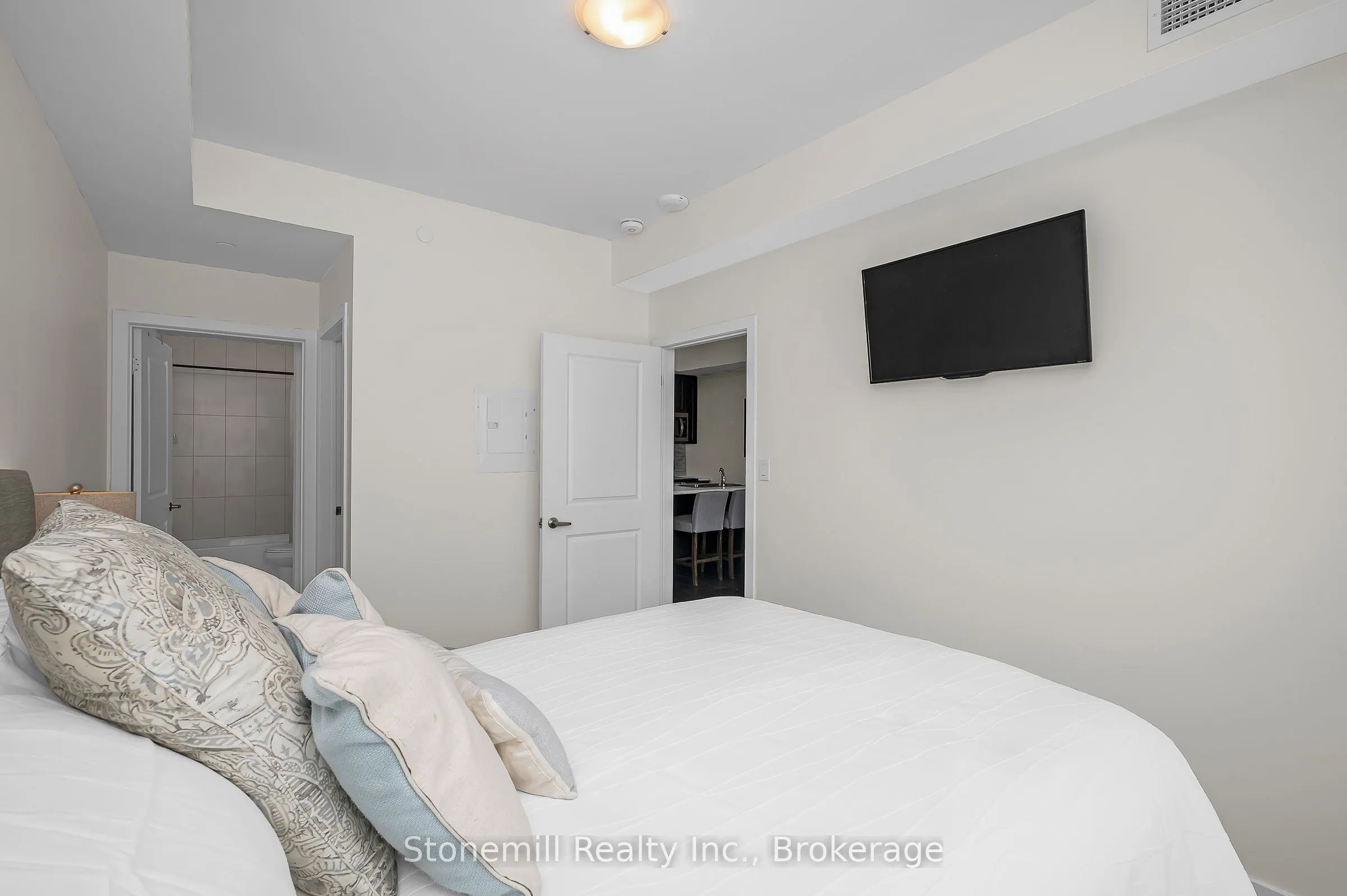 450 Dundas Street E #701
