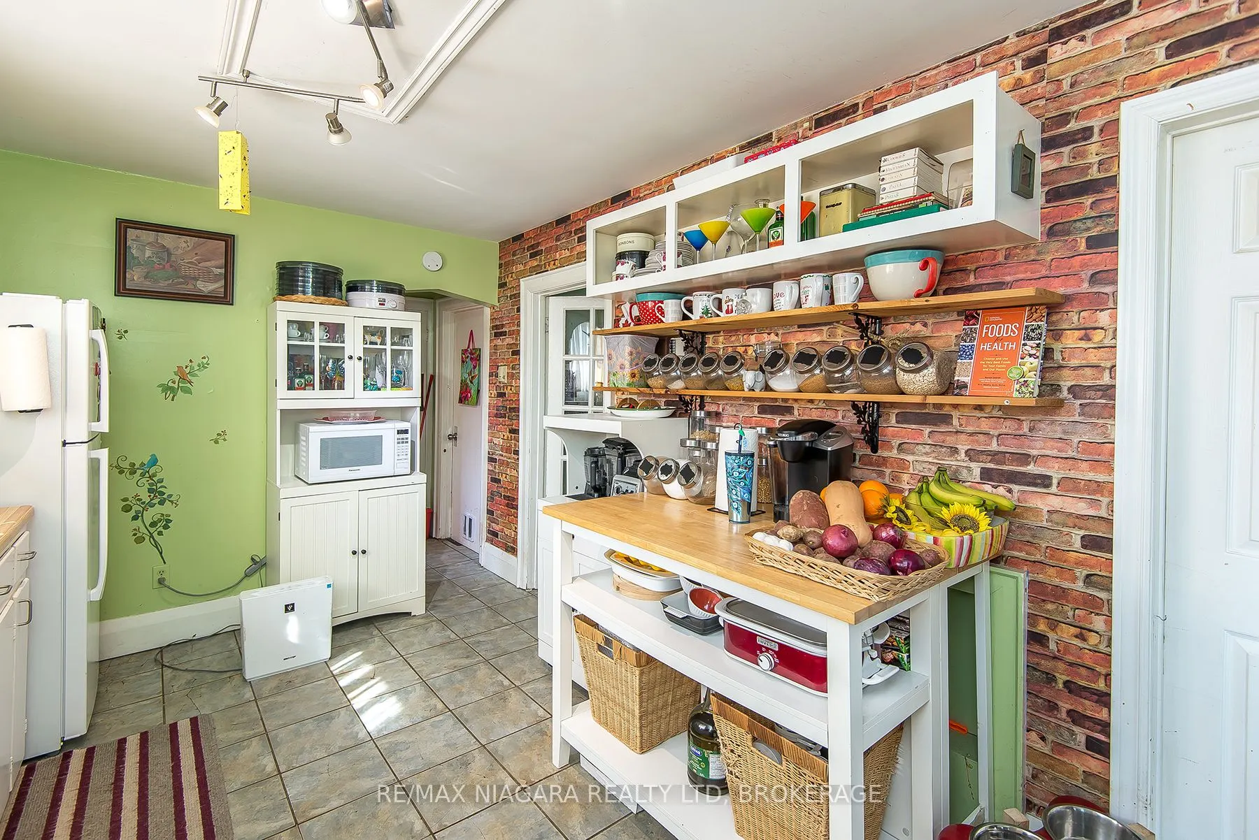 98 Chippawa Road