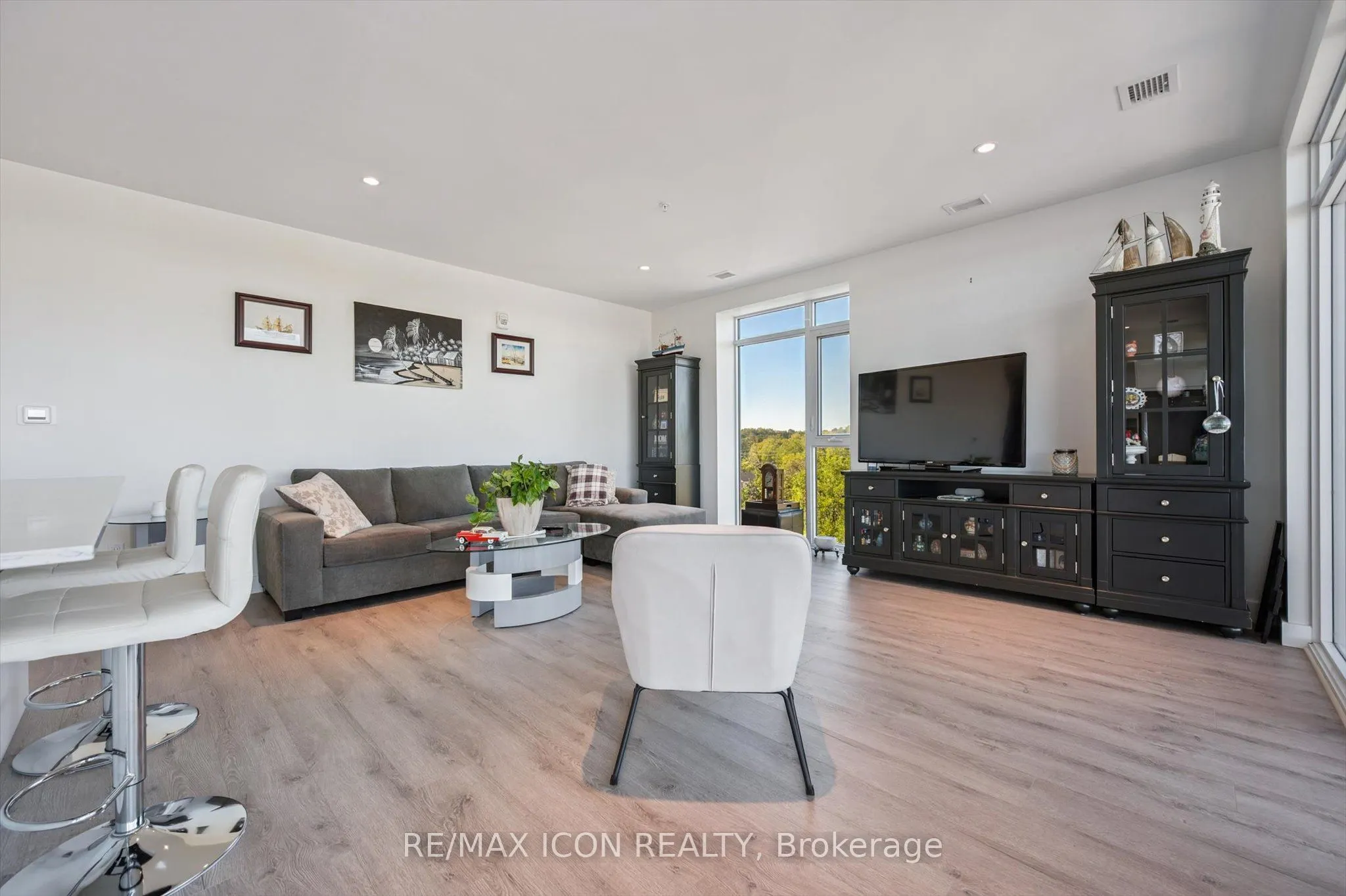 15 Glebe Street #902