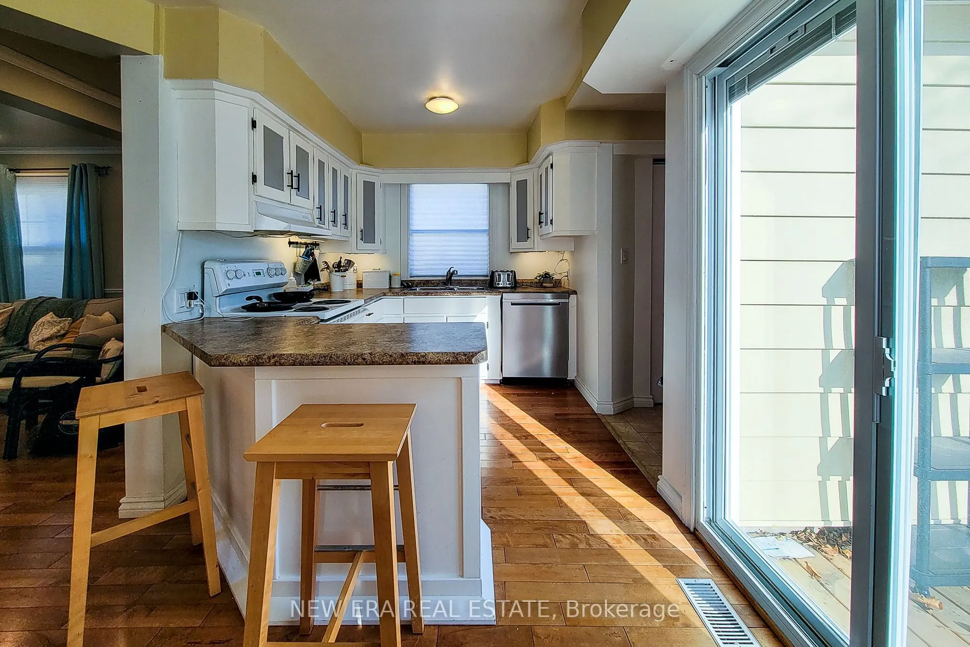 54 Eighth Avenue