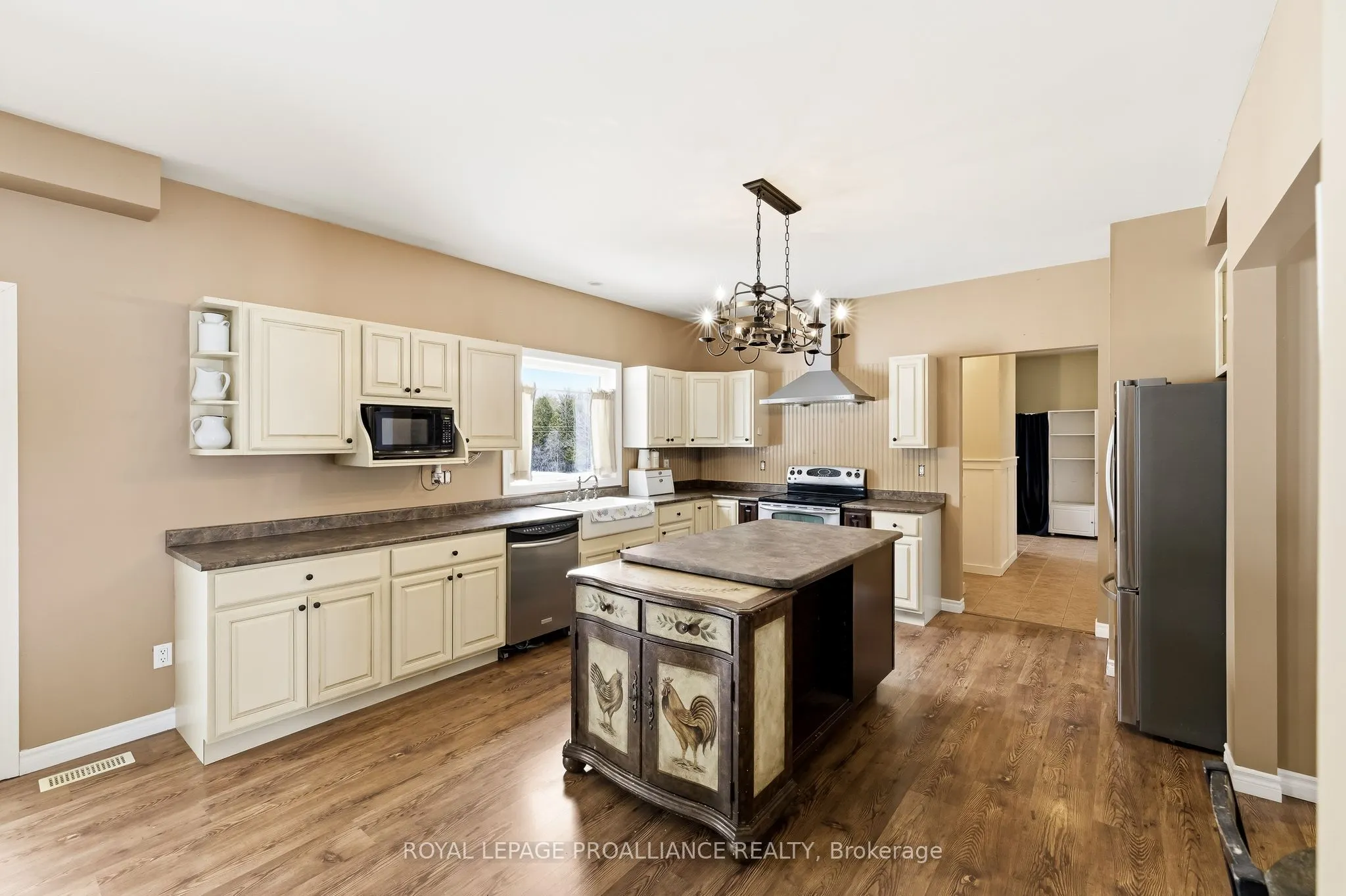 3937 Larose Crescent