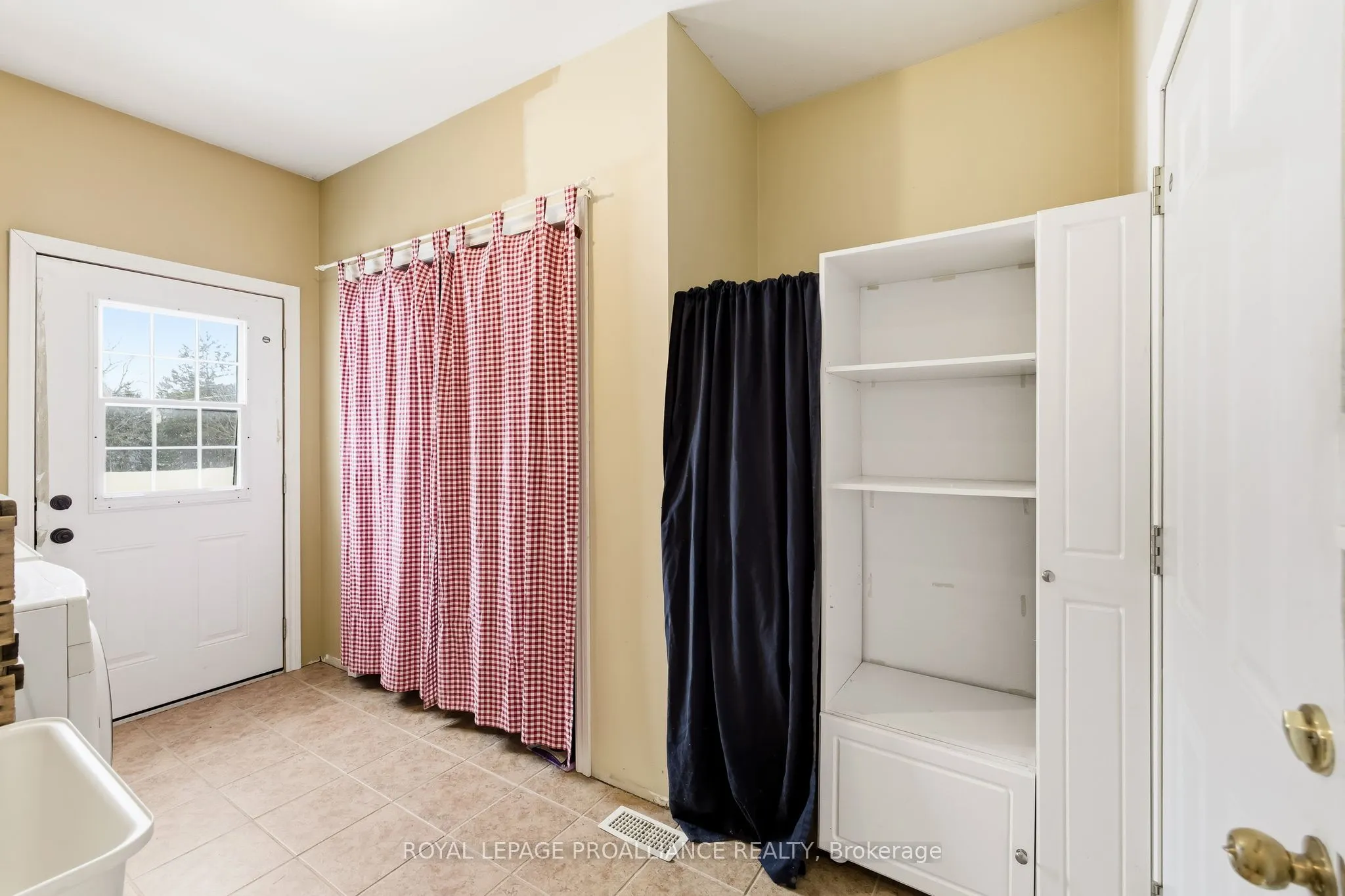 3937 Larose Crescent