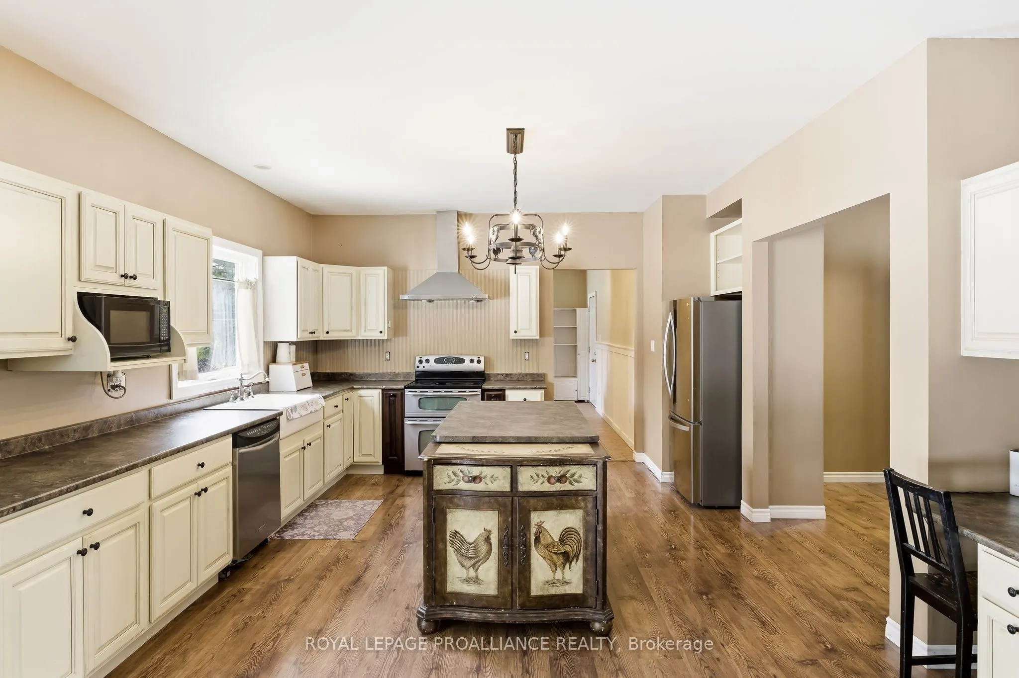 3937 Larose Crescent
