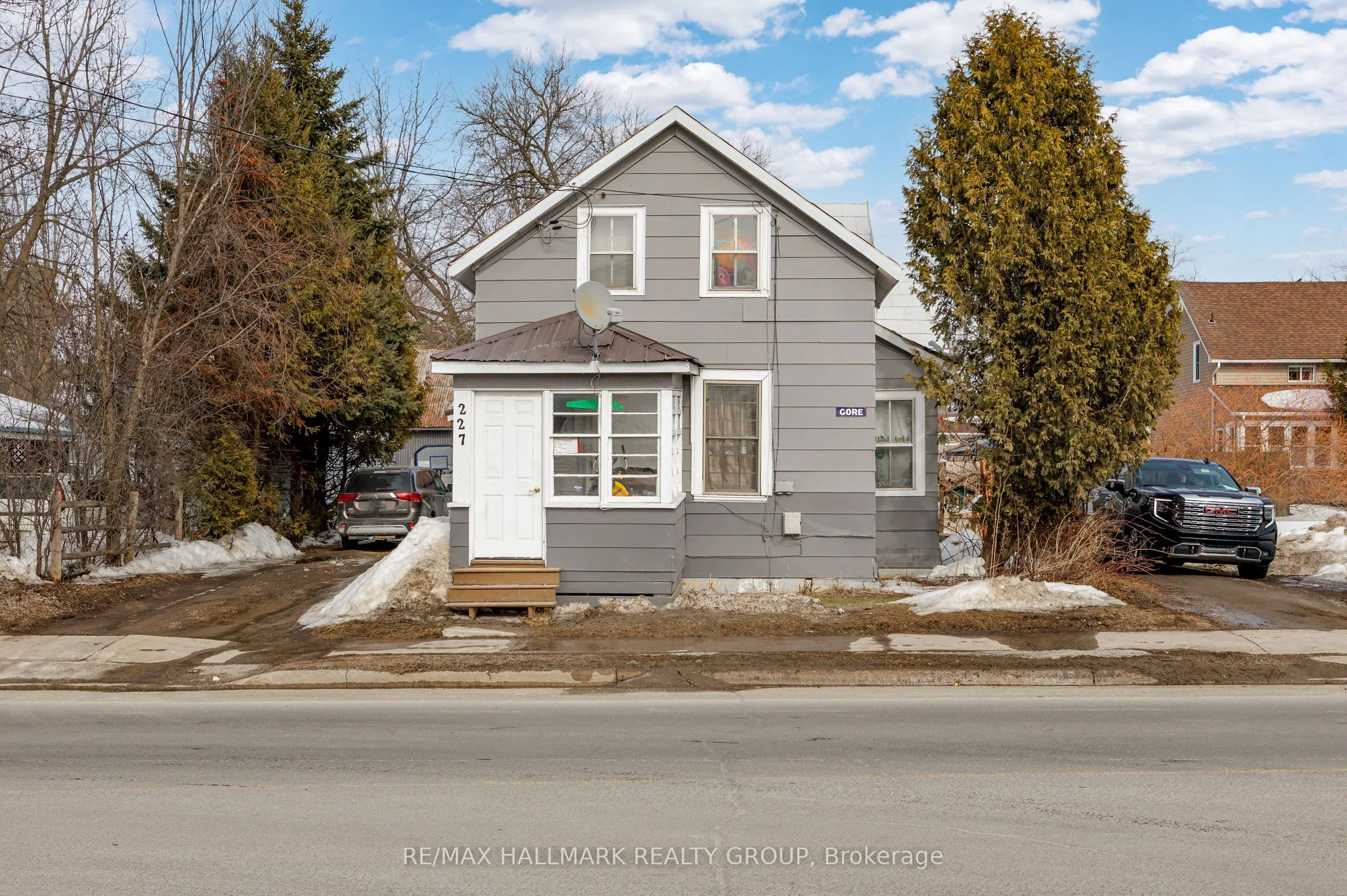 229 Gore Street E