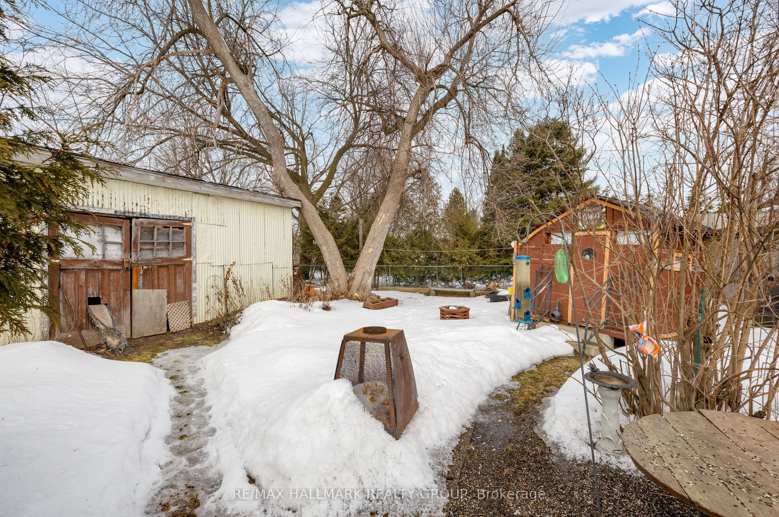 229 Gore Street E