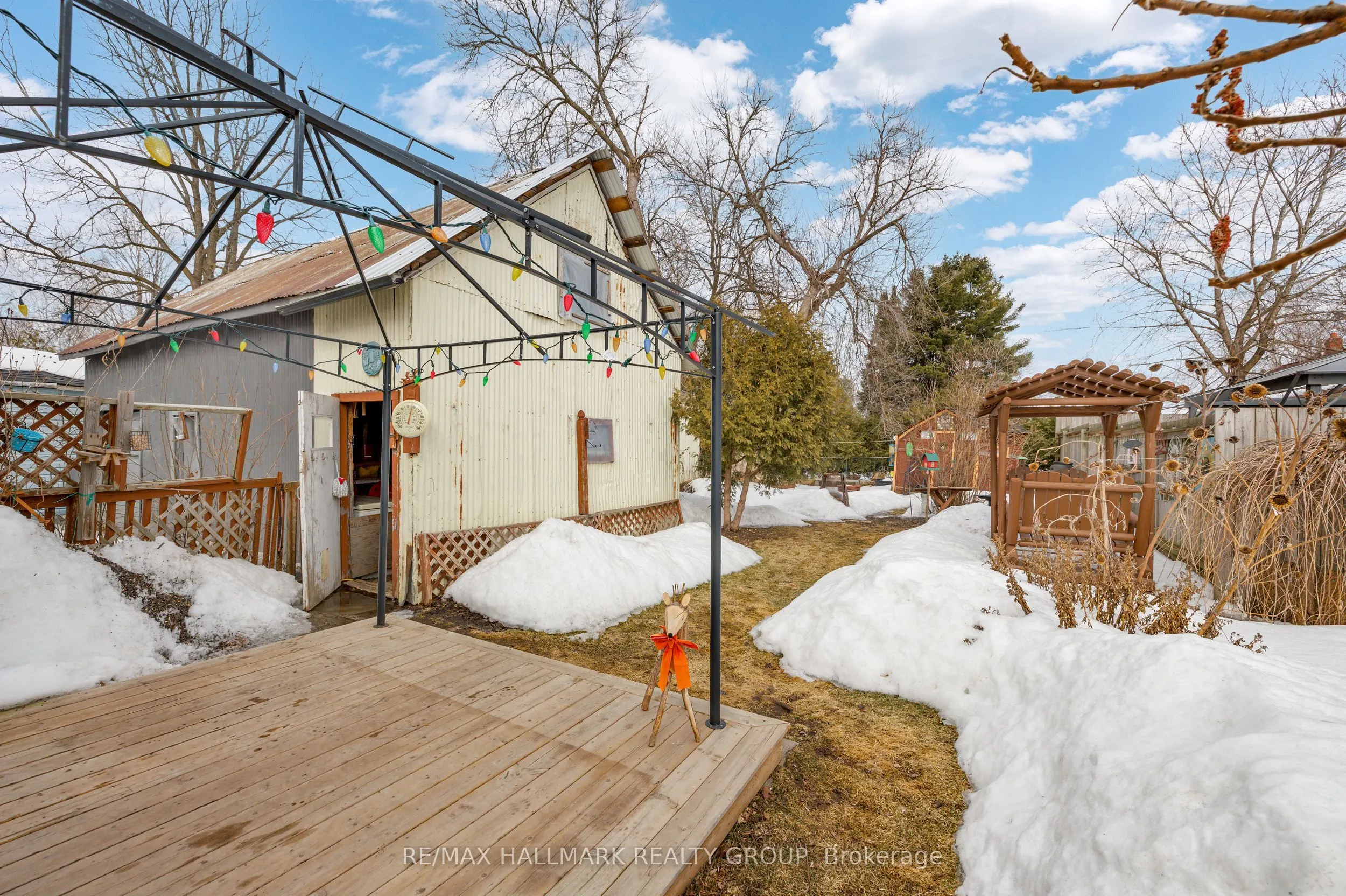 229 Gore Street E