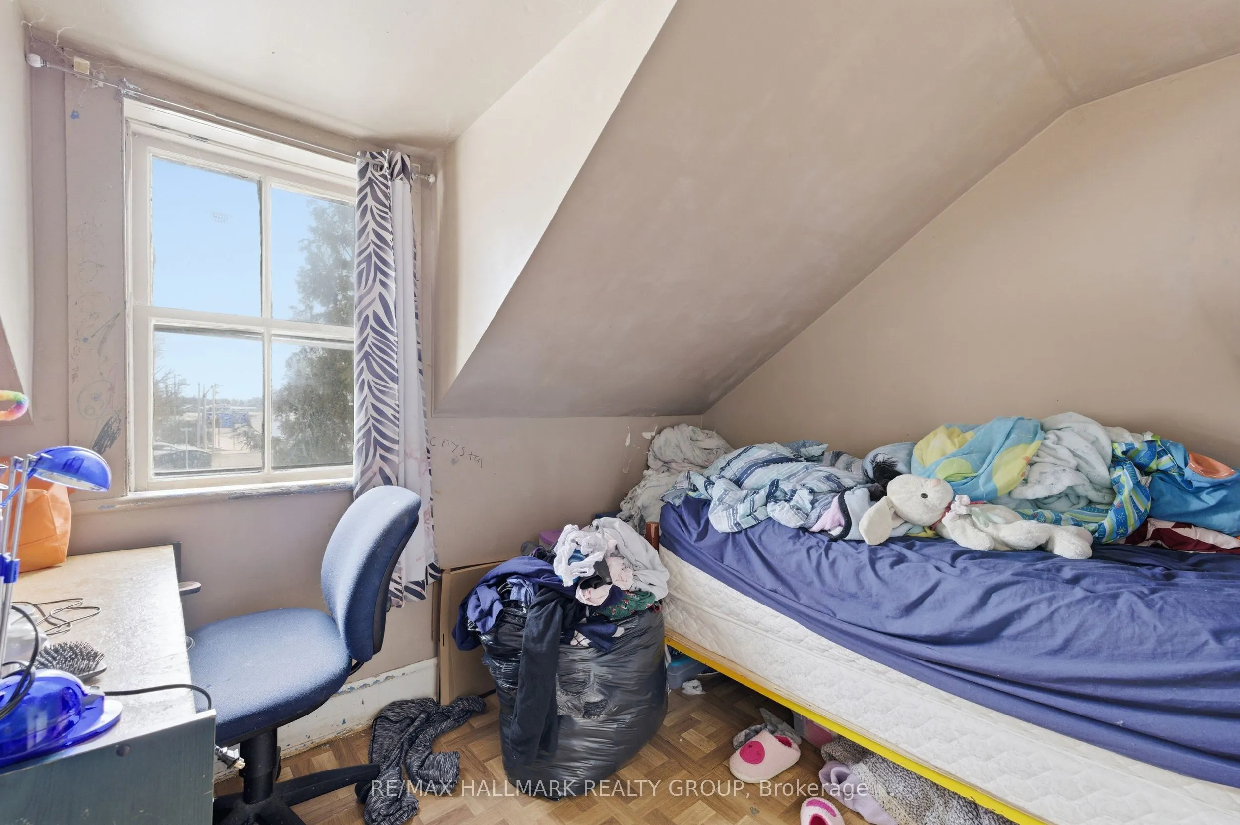 229 Gore Street E