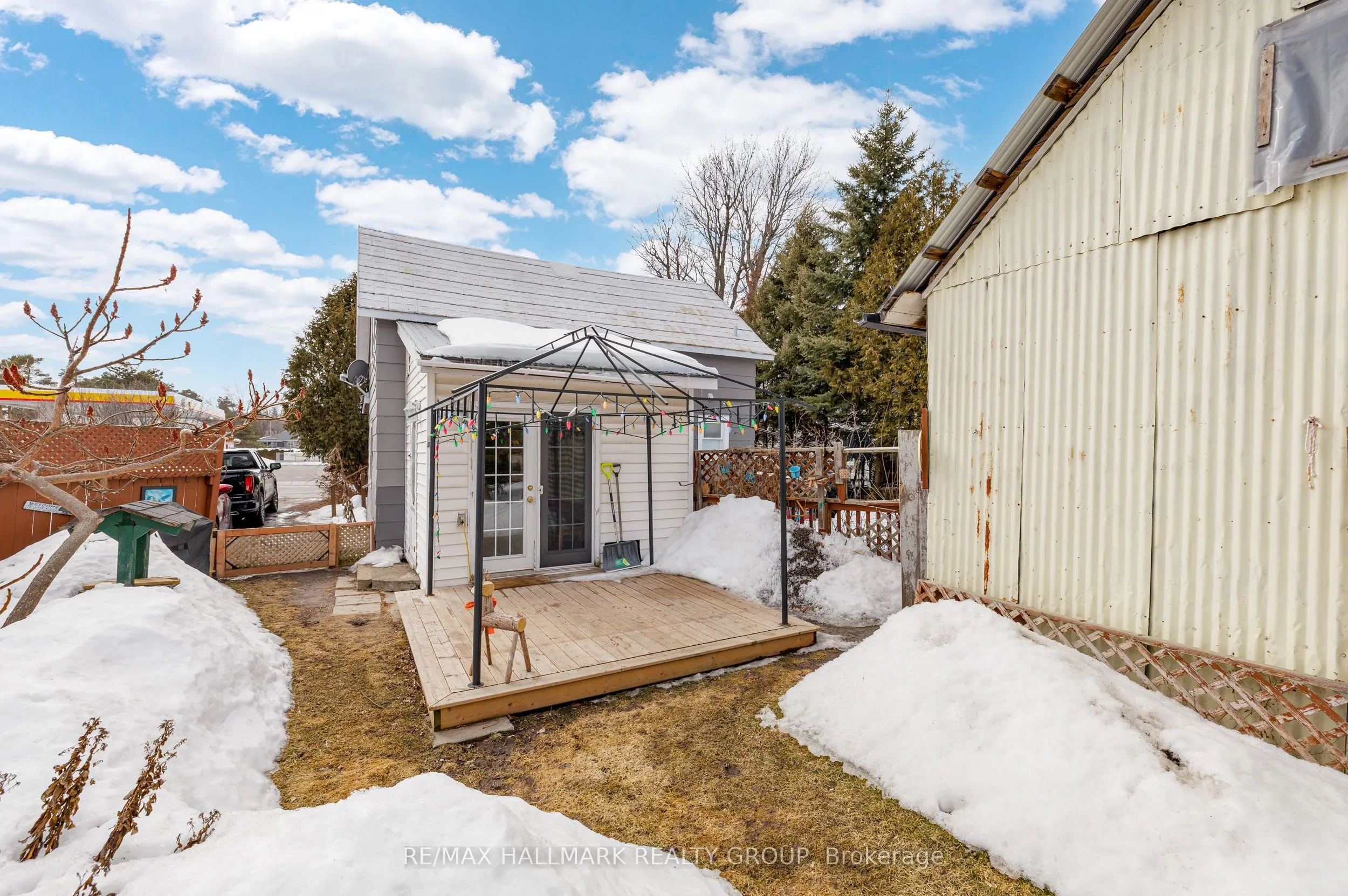 229 Gore Street E