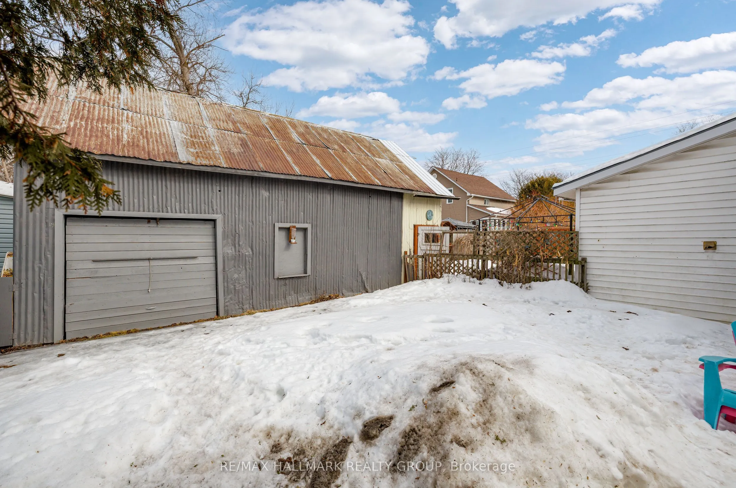 229 Gore Street E